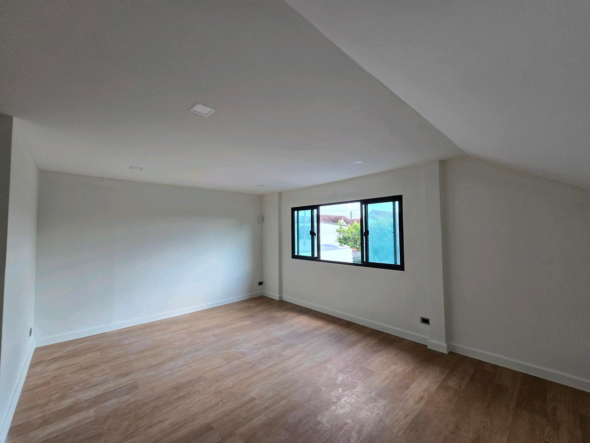 ขายบ้านวิภาวดี ดอนเมือง หลักสี่ :  ✨ บ้านเดี่ยวรีโนเวทใหม่ทั้งหลังพร้อมอยู่ในทำเลเมืองเอก รังสิต 4ห้องนอน ขนาดใหญ่400ตรม. ใกล้มหาวิทยาลัย, ตลาด, สนามบิน และห้างสรรพสินค้า