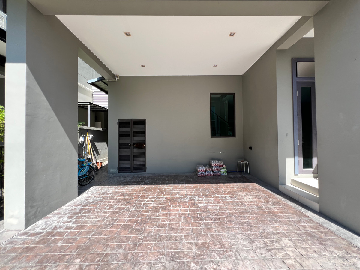 ให้เช่าบ้านรามคำแหง หัวหมาก : For Rent Soul Ekkamai-Ladprao บ้าน 3 ชั้น 3-4 ห้องนอน แปลงริม ใกล้ SISB school Pet Friendly