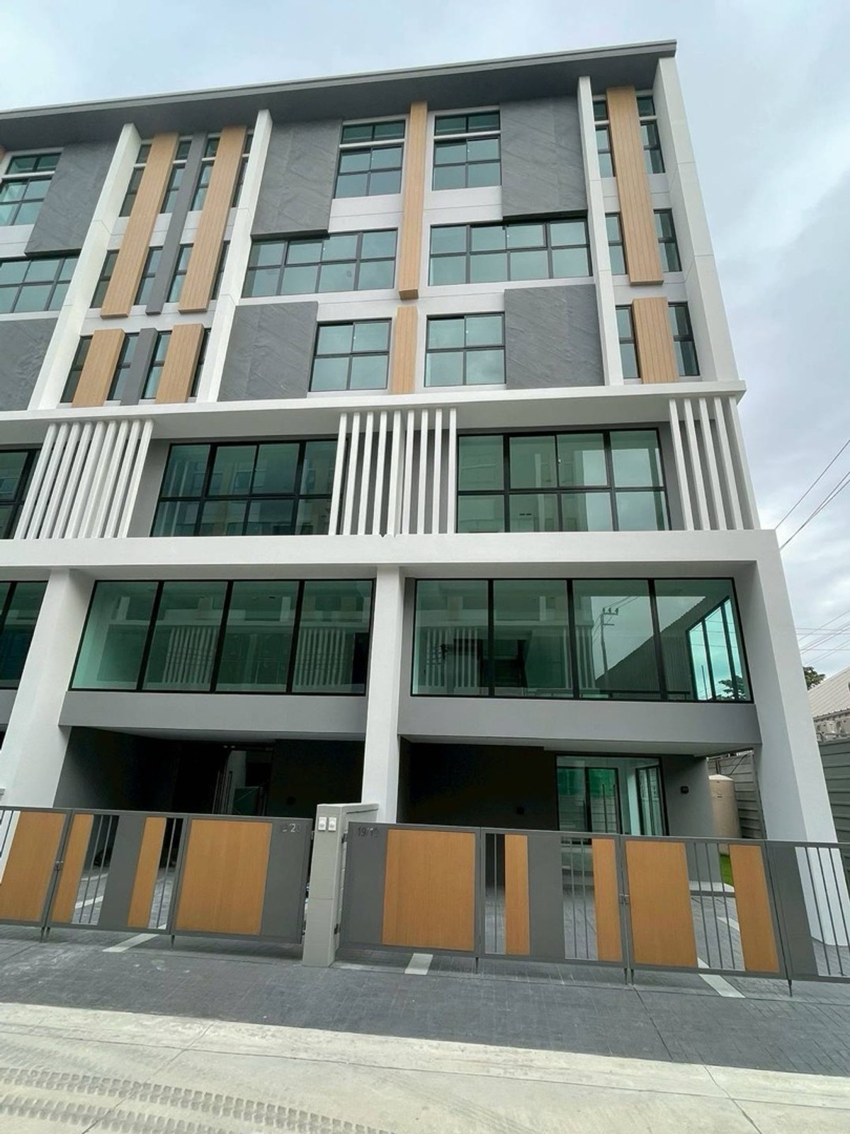 ให้เช่าสำนักงานพัฒนาการ ศรีนครินทร์ : Nirvana@WORK krungthep-kreetha ราคาพิเศษ