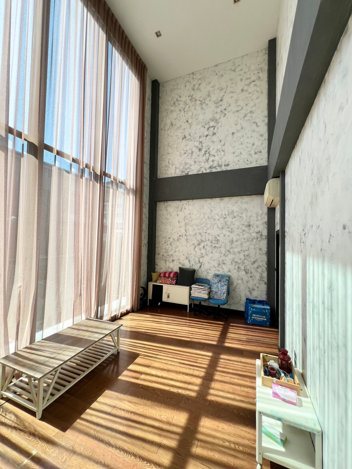 ให้เช่าบ้านรามคำแหง หัวหมาก : For Rent Soul Ekkamai-Ladprao บ้าน 3 ชั้น 3-4 ห้องนอน แปลงริม ใกล้ SISB school Pet Friendly