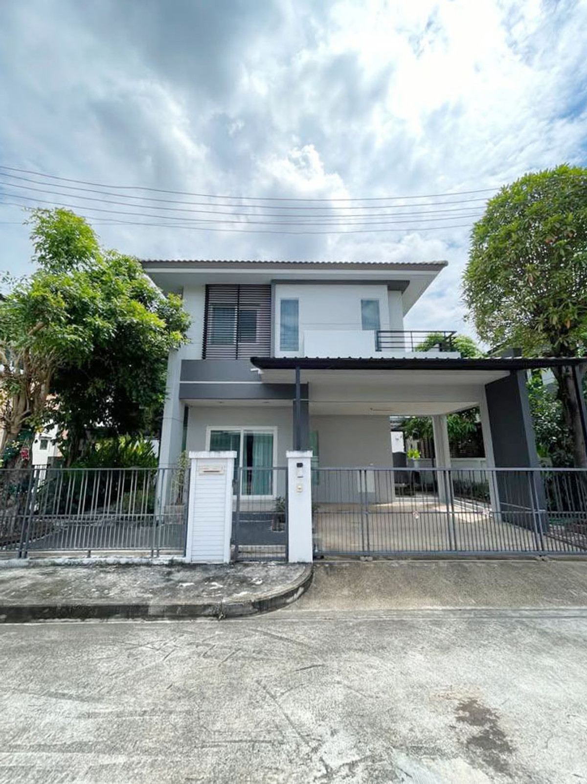 ให้เช่าบ้านเชียงใหม่ : บ้านสวยในโครงการ ให้เช่าเดือนละ 33,000 บาท ใกล้มหาวิทยาพายัพเพียง 5 นาที No.6H317