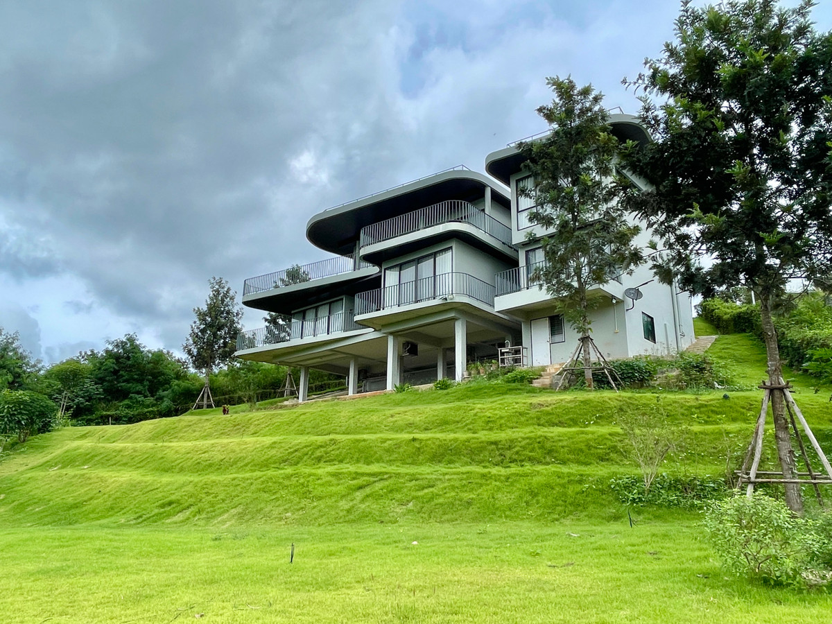 ขายบ้านปากช่อง เขาใหญ่ : ขายบ้านตากอากาศเขาใหญ่ บนเนินเขาสไตล์โมเดิร์น 4 ห้องนอน 5 ห้องน้ำ