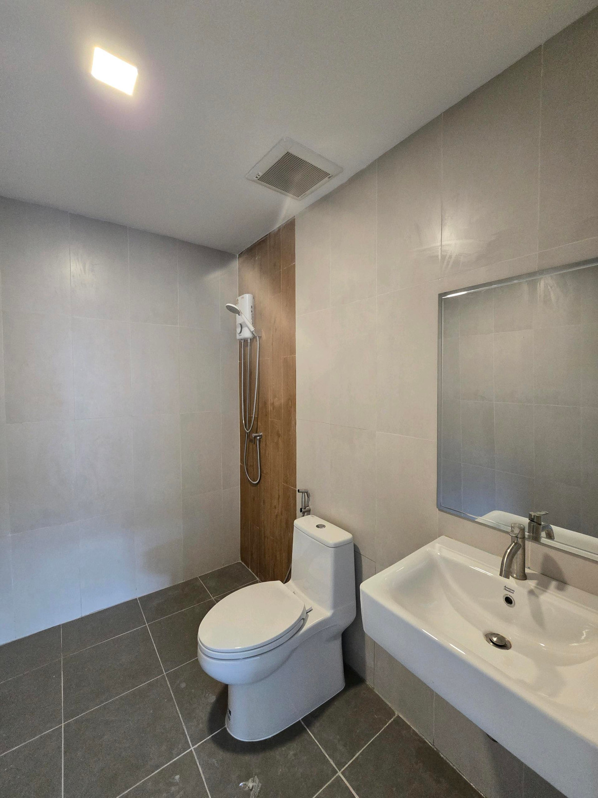 ขายบ้านวิภาวดี ดอนเมือง หลักสี่ :  ✨ บ้านเดี่ยวรีโนเวทใหม่ทั้งหลังพร้อมอยู่ในทำเลเมืองเอก รังสิต 4ห้องนอน ขนาดใหญ่400ตรม. ใกล้มหาวิทยาลัย, ตลาด, สนามบิน และห้างสรรพสินค้า