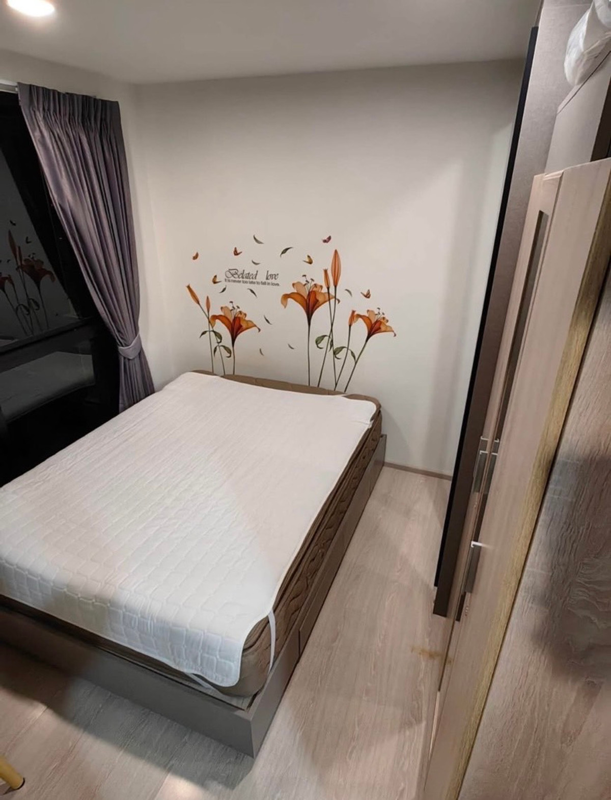 ให้เช่าคอนโดบางนา แบริ่ง ลาซาล : 📍 ปล่อยเช่าคอนโด : The Excel Groove ลาซาล 52  (วิวสระว่ายน้ำ)  ,  ใกล้สถานีรถไฟฟ้า BTS แบริ่ง สายสีเขียว ประเภท : 1 ห้องนั่งเล่น /1 ห้องนอน /1 ห้องน้ำ/ 1 ห้องครัว/ 1 ระเบียง