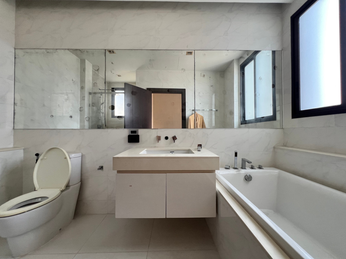 ให้เช่าบ้านรามคำแหง หัวหมาก : For Rent Soul Ekkamai-Ladprao บ้าน 3 ชั้น 3-4 ห้องนอน แปลงริม ใกล้ SISB school Pet Friendly