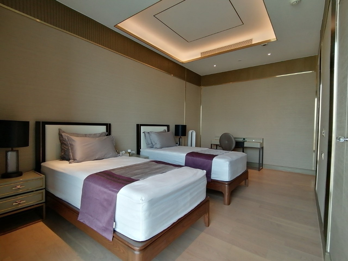 For RentCondoWongwianyai, Charoennakor : 3 bathrooms near ICON siam at Mandarin Oriental residence, Contact 062-496-6454