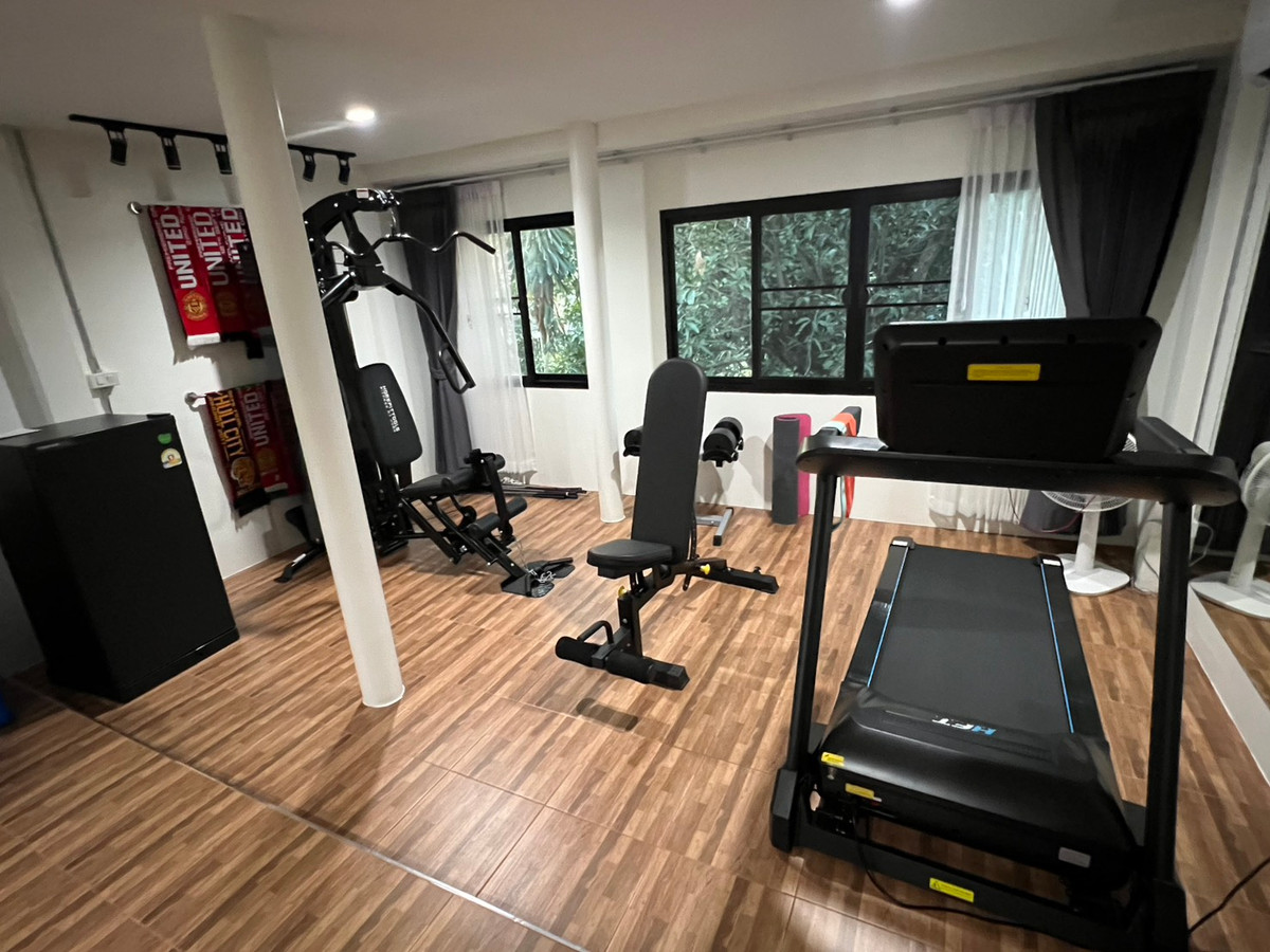 ให้เช่าทาวน์โฮมลาดพร้าว เซ็นทรัลลาดพร้าว : ให้เช่าทาวน์โฮมหลังมุม แต่งสวยครบทำเลดีมาก ทำเลลาดพร้าว 15 มีฟิตเนสส่วนตัว แบบบ้าน 3 ห้องนอน 4 ห้องน้ำ, 1 ห้องทำงาน, จอดรถ 2 คัน บนพื้นที่ 49.5 ตรว. (200 ตรม.) เฟอร์ครบพร้อมอยู่,อุปกรณ์ครบ, ระบบน้ำกรองทั้งหลัง, ไฟ 3 เฟส,  ใกล้ MRT, เซ็นทรัล, โรงเรียนนานาช