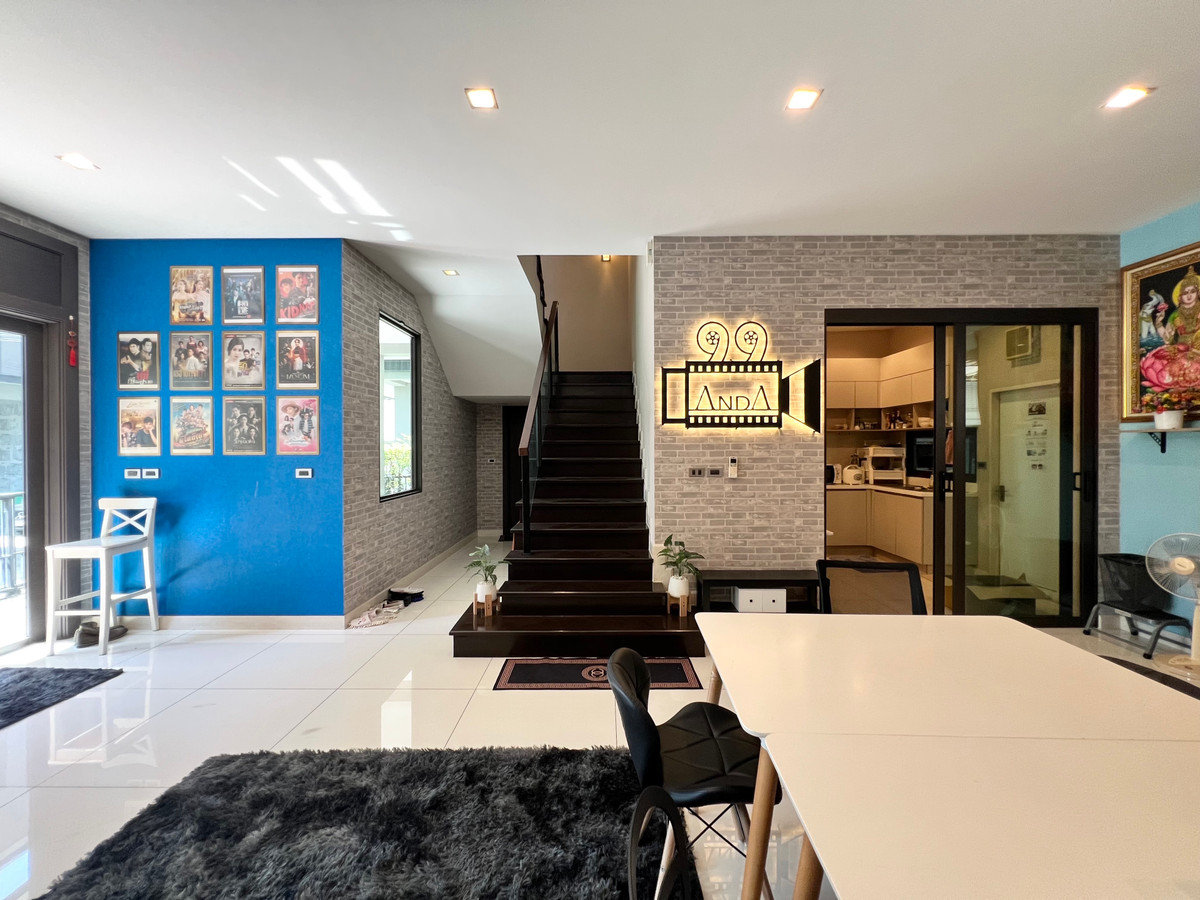 ให้เช่าบ้านรามคำแหง หัวหมาก : For Rent Soul Ekkamai-Ladprao บ้าน 3 ชั้น 3-4 ห้องนอน แปลงริม ใกล้ SISB school Pet Friendly