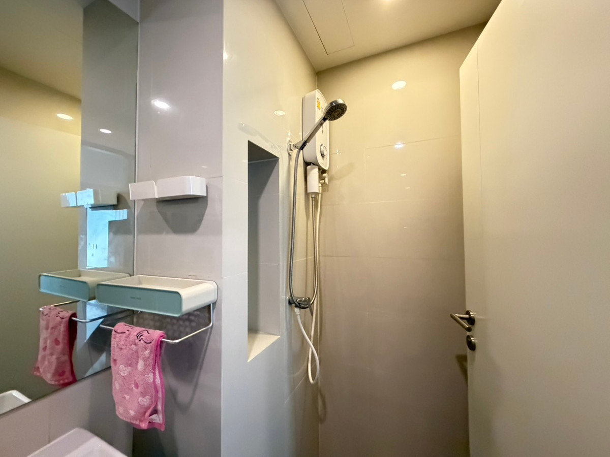 For SaleCondoSathorn, Narathiwat : ✨ Good price unit for sale, fully furnished, ready to move in 🏡🛏 Type: 1 bedroom, 1 bathroom 📏 Size: 31 sq m. 💰 Price: 5,490,000 baht 📍 Location: city center, convenient travel🏷️ For Sale