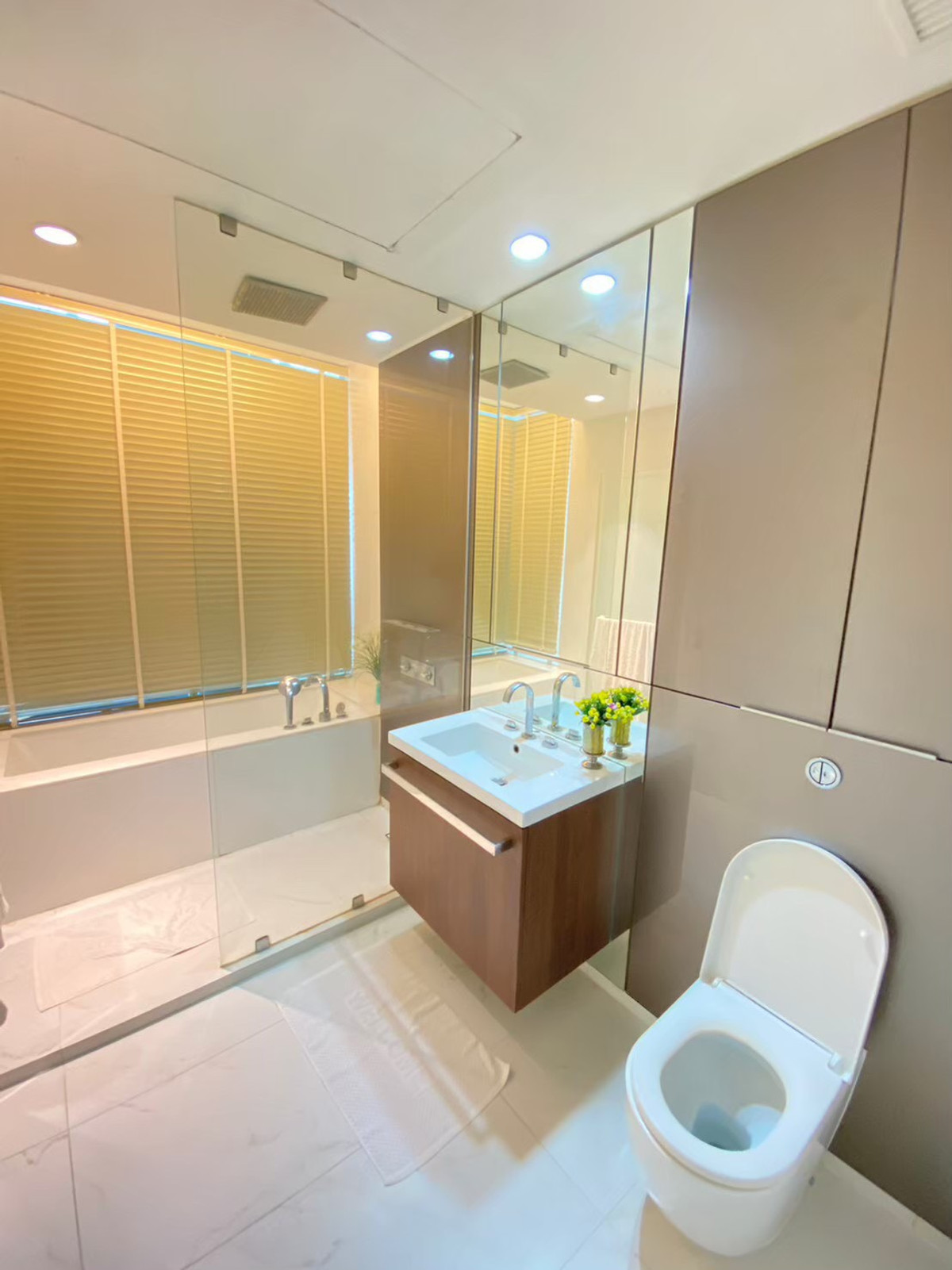 CondoWitthayu, Chidlom, Langsuan, Ploenchit : 🌟 For rent/sale 185 Rajadamri (185 Rajadamri), spacious, airy room, beautiful city view, elegantly decorated, 5 star hotel style.