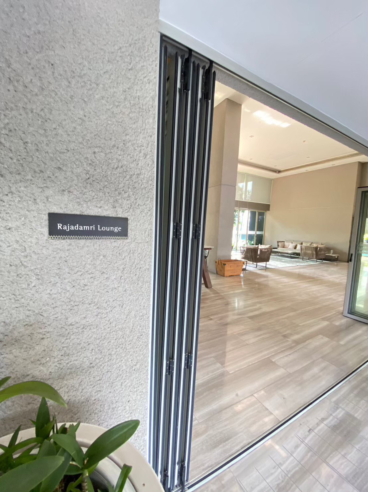 CondoWitthayu, Chidlom, Langsuan, Ploenchit : 🌟 For rent/sale 185 Rajadamri (185 Rajadamri), spacious, airy room, beautiful city view, elegantly decorated, 5 star hotel style.