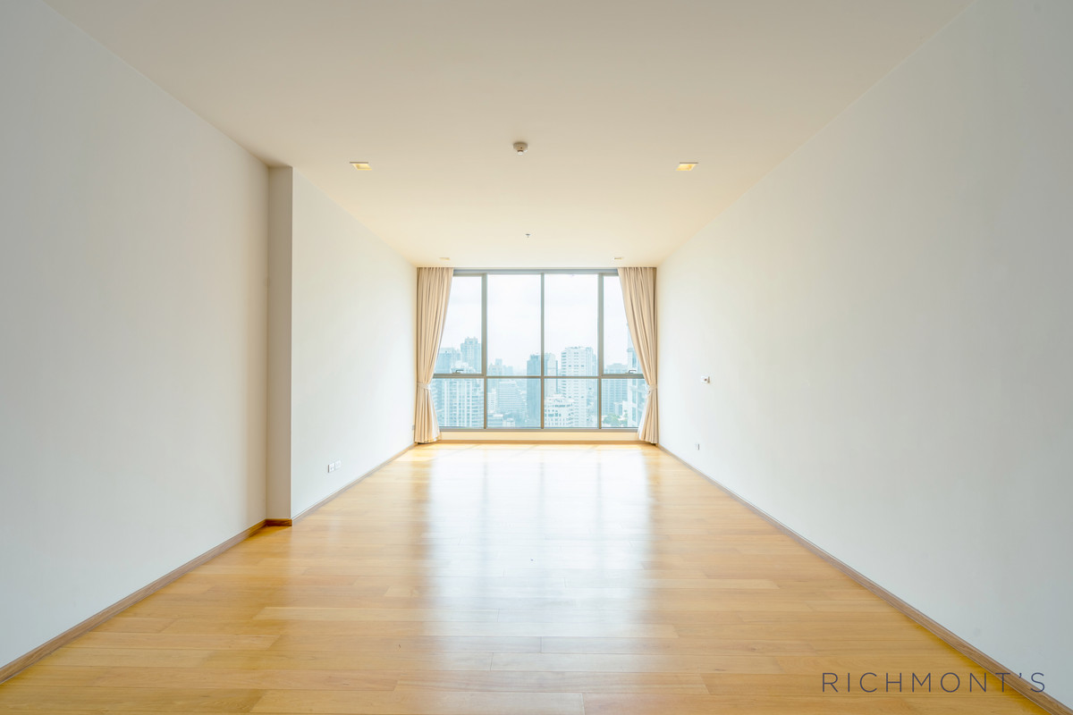 ให้เช่าคอนโดนานา : 3 ห้องนอน 3 ห้องน้ำ ที่ Hyde Sukhumvit 13, Contact 062-496-6454