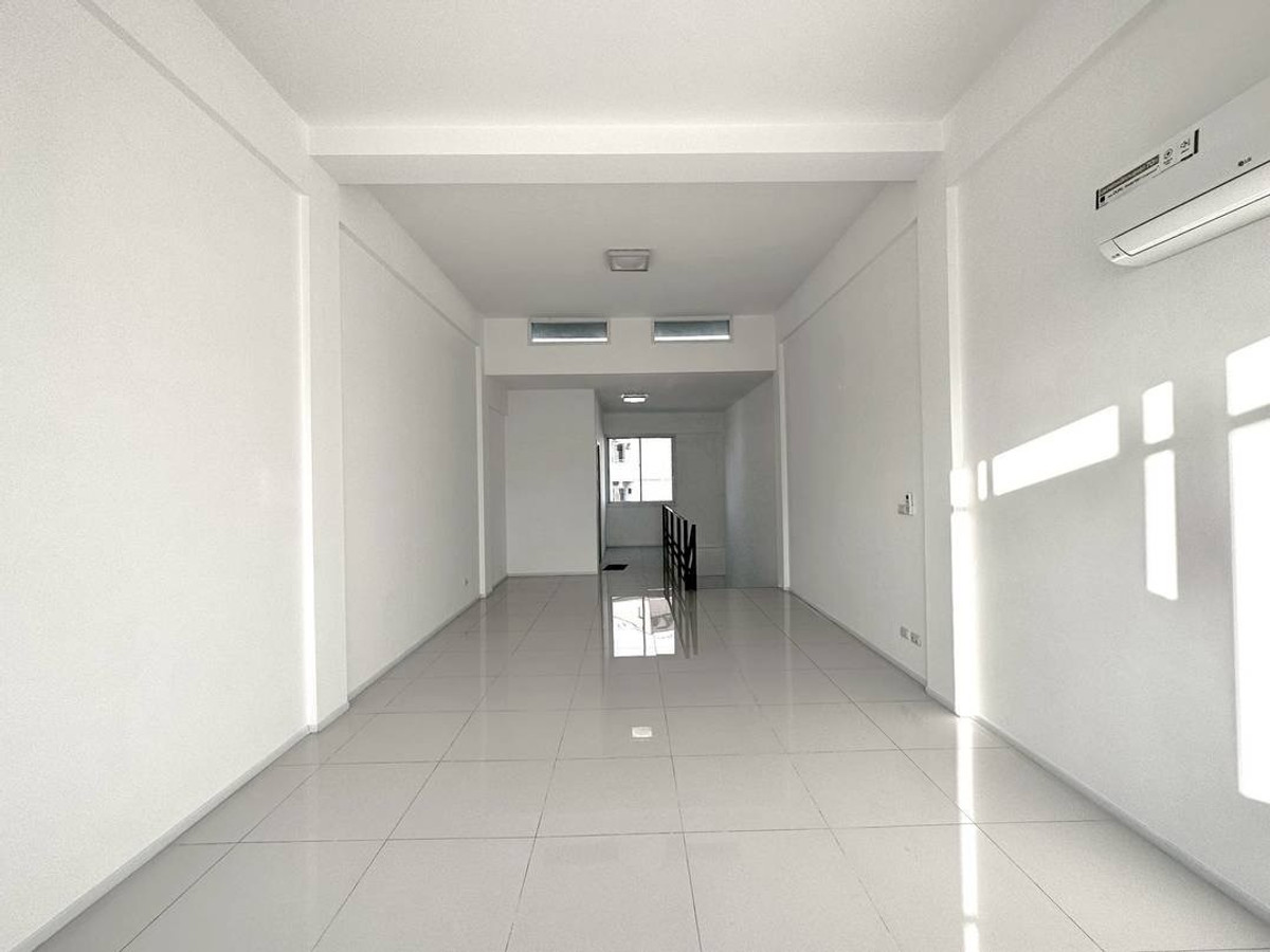 For RentShop HouseMin Buri, Romklao : Owner post, welcome agency, Commercial Building/Office for rent. Next to Rat Phatthana Road, Soi Misteen, opposite Tops supermaket and community mall.