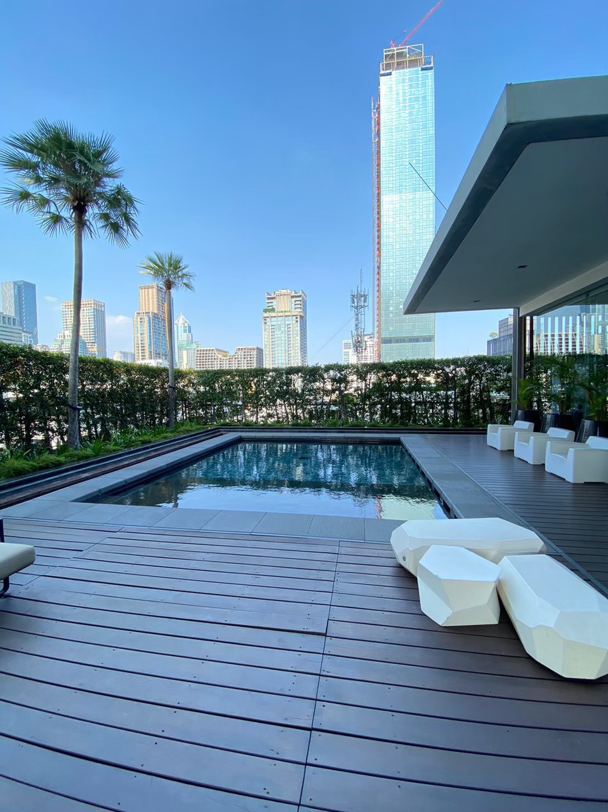 CondoWitthayu, Chidlom, Langsuan, Ploenchit : 🌟 For rent/sale 185 Rajadamri (185 Rajadamri), spacious, airy room, beautiful city view, elegantly decorated, 5 star hotel style.