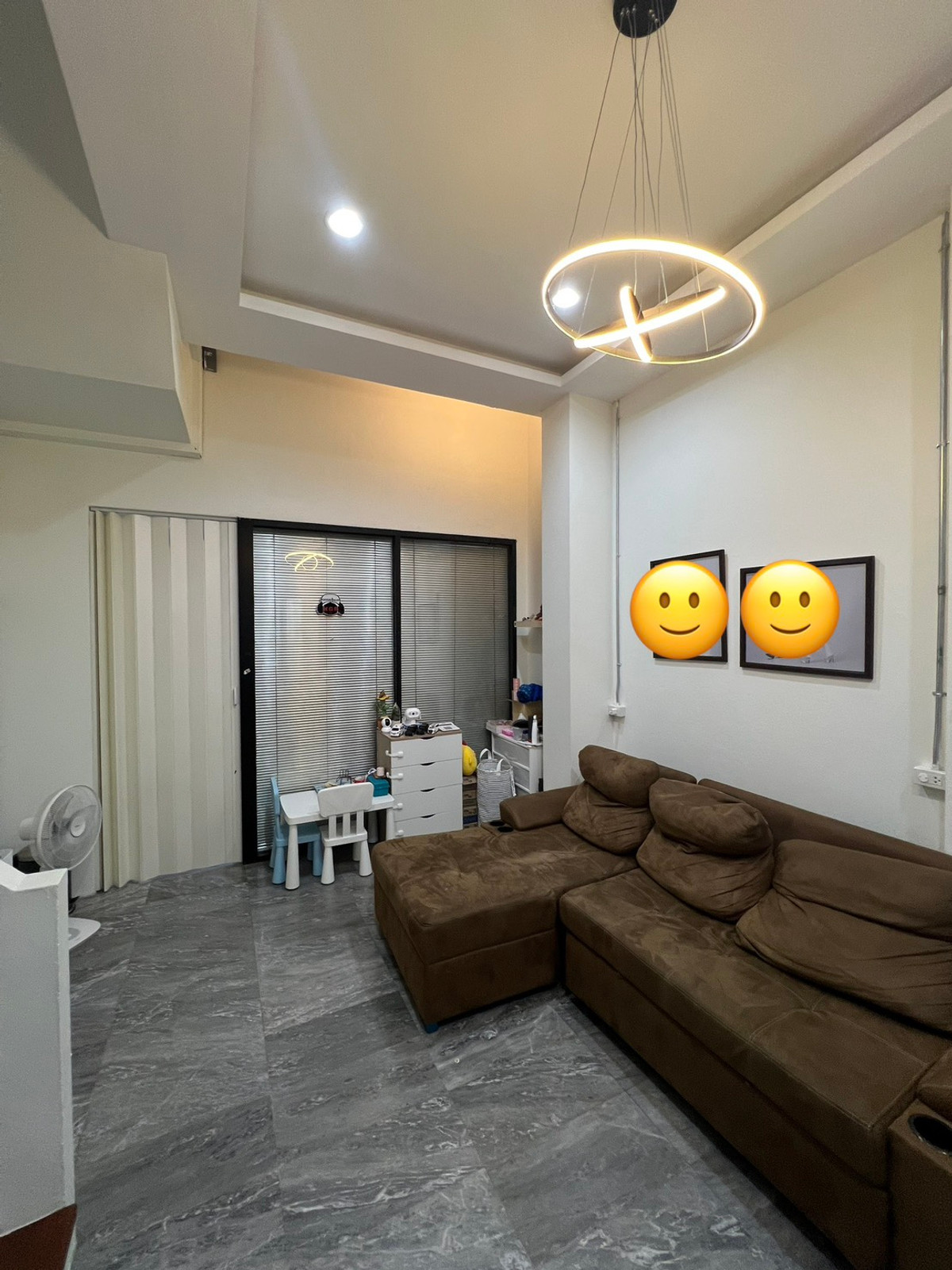 ให้เช่าทาวน์โฮมลาดพร้าว เซ็นทรัลลาดพร้าว : ให้เช่าทาวน์โฮมหลังมุม แต่งสวยครบทำเลดีมาก ทำเลลาดพร้าว 15 มีฟิตเนสส่วนตัว แบบบ้าน 3 ห้องนอน 4 ห้องน้ำ, 1 ห้องทำงาน, จอดรถ 2 คัน บนพื้นที่ 49.5 ตรว. (200 ตรม.) เฟอร์ครบพร้อมอยู่,อุปกรณ์ครบ, ระบบน้ำกรองทั้งหลัง, ไฟ 3 เฟส,  ใกล้ MRT, เซ็นทรัล, โรงเรียนนานาช