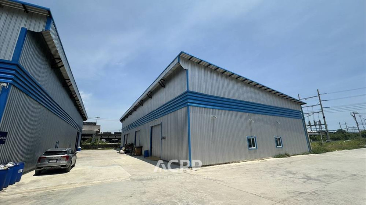 For RentWarehouseSamut Prakan,Samrong : Brand new warehouse for rent, prime location behind Target Red, Srinakarin-Bangna (King Kaew)