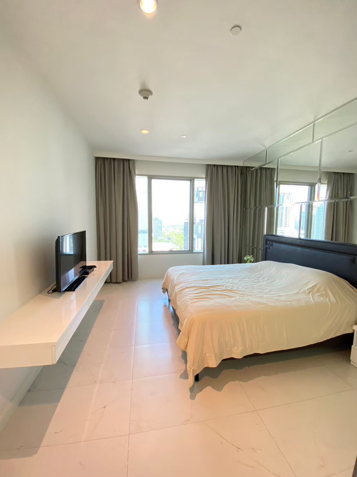 CondoWitthayu, Chidlom, Langsuan, Ploenchit : 🌟 For rent/sale 185 Rajadamri (185 Rajadamri), spacious, airy room, beautiful city view, elegantly decorated, 5 star hotel style.