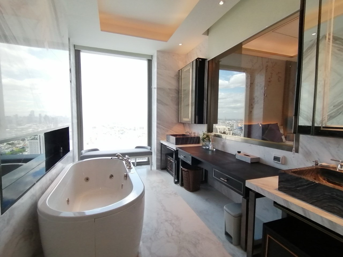 For RentCondoWongwianyai, Charoennakor : 3 bathrooms near ICON siam at Mandarin Oriental residence, Contact 062-496-6454