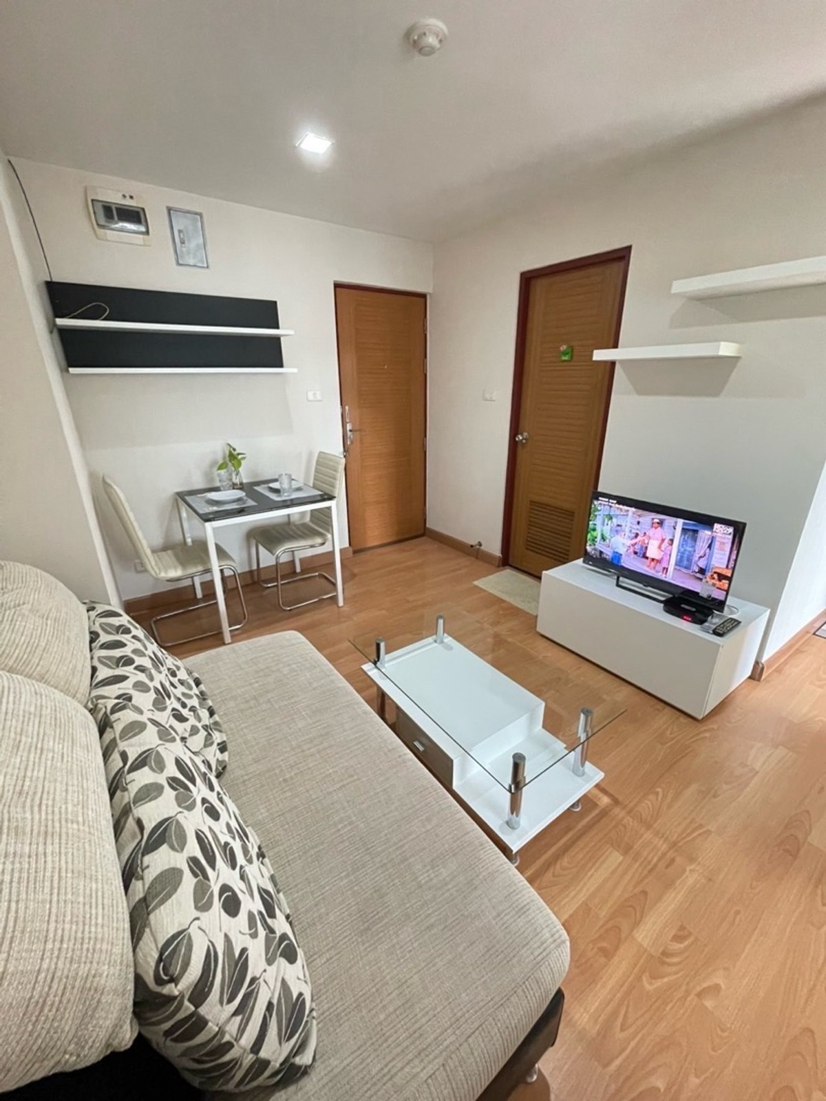 ขายคอนโดเชียงใหม่ : (GBL2352)🔥🏢 ขายคอนโดติดถนนใหญ่🔥🏢 
ใกล้สนามกอล์ฟ เดินทางสะดวก ใกล้ศูนย์ราชการ
สนใจทักมาคุยรายละเอียดกันก่อนได้นะคะ 

Project name : CASA Condo ช้างเผือก


➡️ห้องสตูดิโอ  1 ห้องน้ำ
➡️พื้นที่ 31.02 ตร.ม 
➡️ชั้น 3 ตึก A