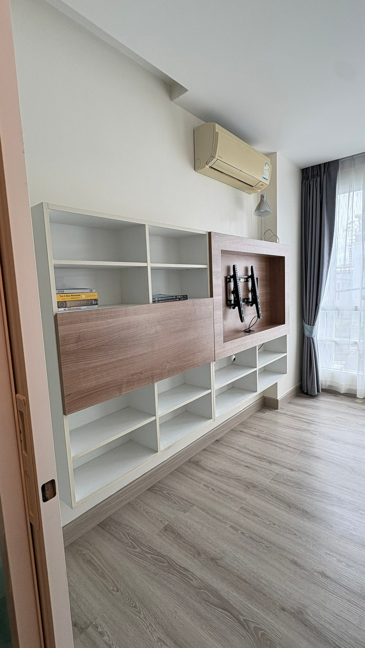 ขายคอนโดรัชดา ห้วยขวาง : ขายคอนโด⚡Emerald Residence ห้องรีโนเวทใหม่ใกล้รถไฟฟ้าห้วยขวาง