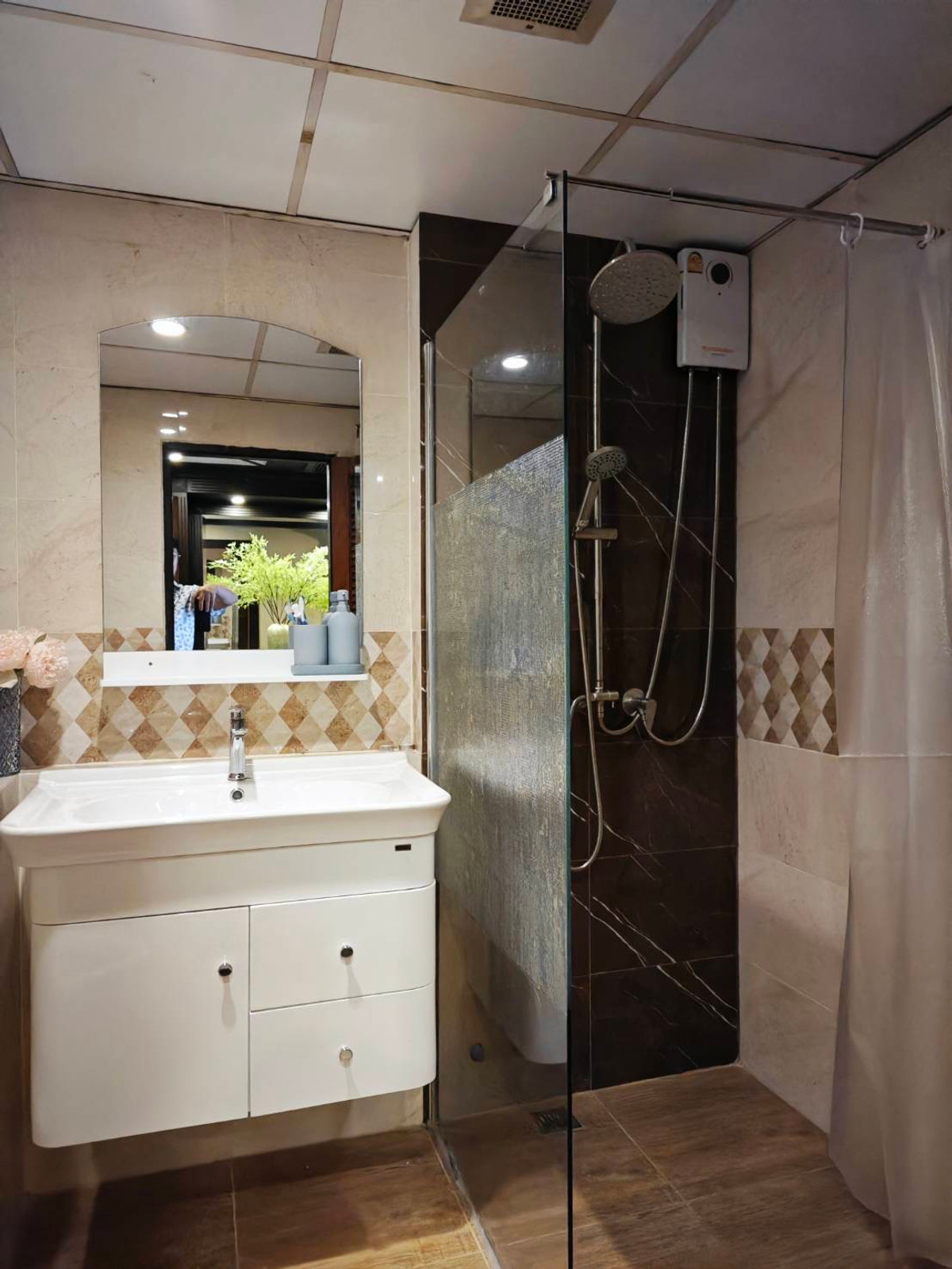 ขายคอนโดราชเทวี พญาไท : ขายด่วน! เจ้าของอยากขาย หายากมาก ใจกลางอารีย์ เดินไป BTS ได้เลยค่ะ  2 นอนไซต์ 120 กว่าตรม ต้องห้ามพลาดแล้ว! สนใจติดต่อ 0876358339 K.นา ง 