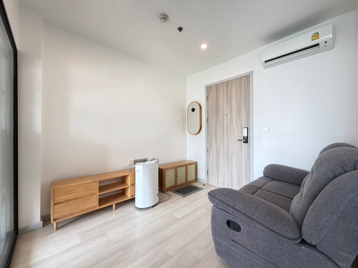 For SaleCondoSathorn, Narathiwat : ✨ Good price unit for sale, fully furnished, ready to move in 🏡🛏 Type: 1 bedroom, 1 bathroom 📏 Size: 31 sq m. 💰 Price: 5,490,000 baht 📍 Location: city center, convenient travel🏷️ For Sale