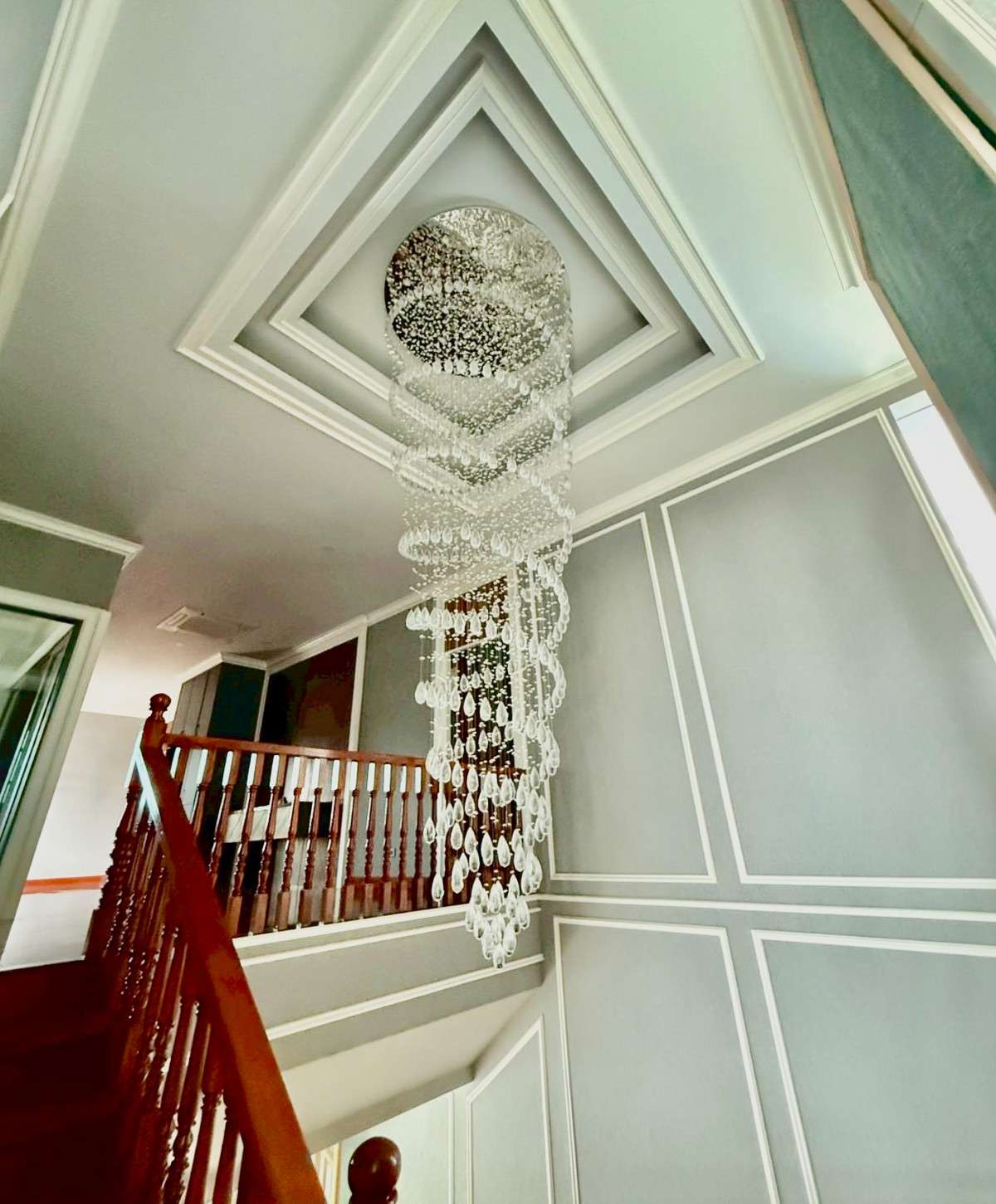 For RentVipawadee, Don Mueang, Lak Si : For Rent: Luxury Private Pool Villa on 1-Rai Land | Sanwhee 5 Area | Spacious Family Home A rare custom-built luxury detached pool villa on a large 1-rai land plot, offering expansive living space