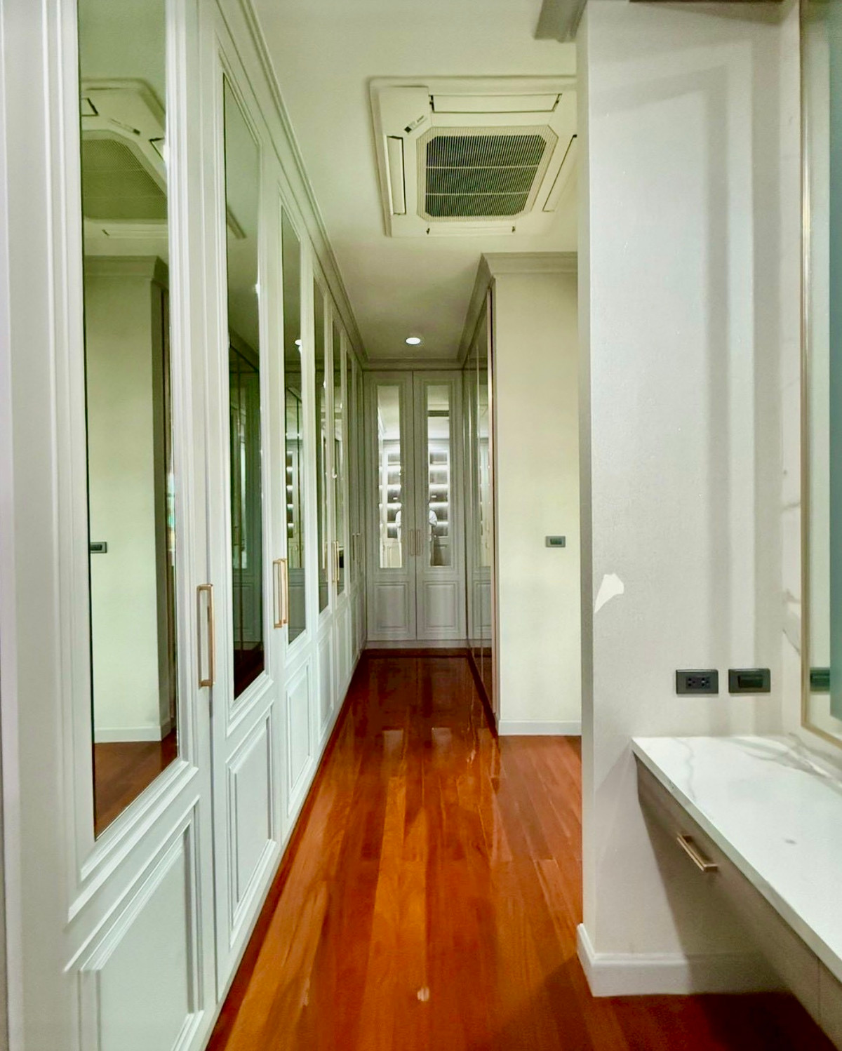 For RentVipawadee, Don Mueang, Lak Si : For Rent: Luxury Private Pool Villa on 1-Rai Land | Sanwhee 5 Area | Spacious Family Home A rare custom-built luxury detached pool villa on a large 1-rai land plot, offering expansive living space