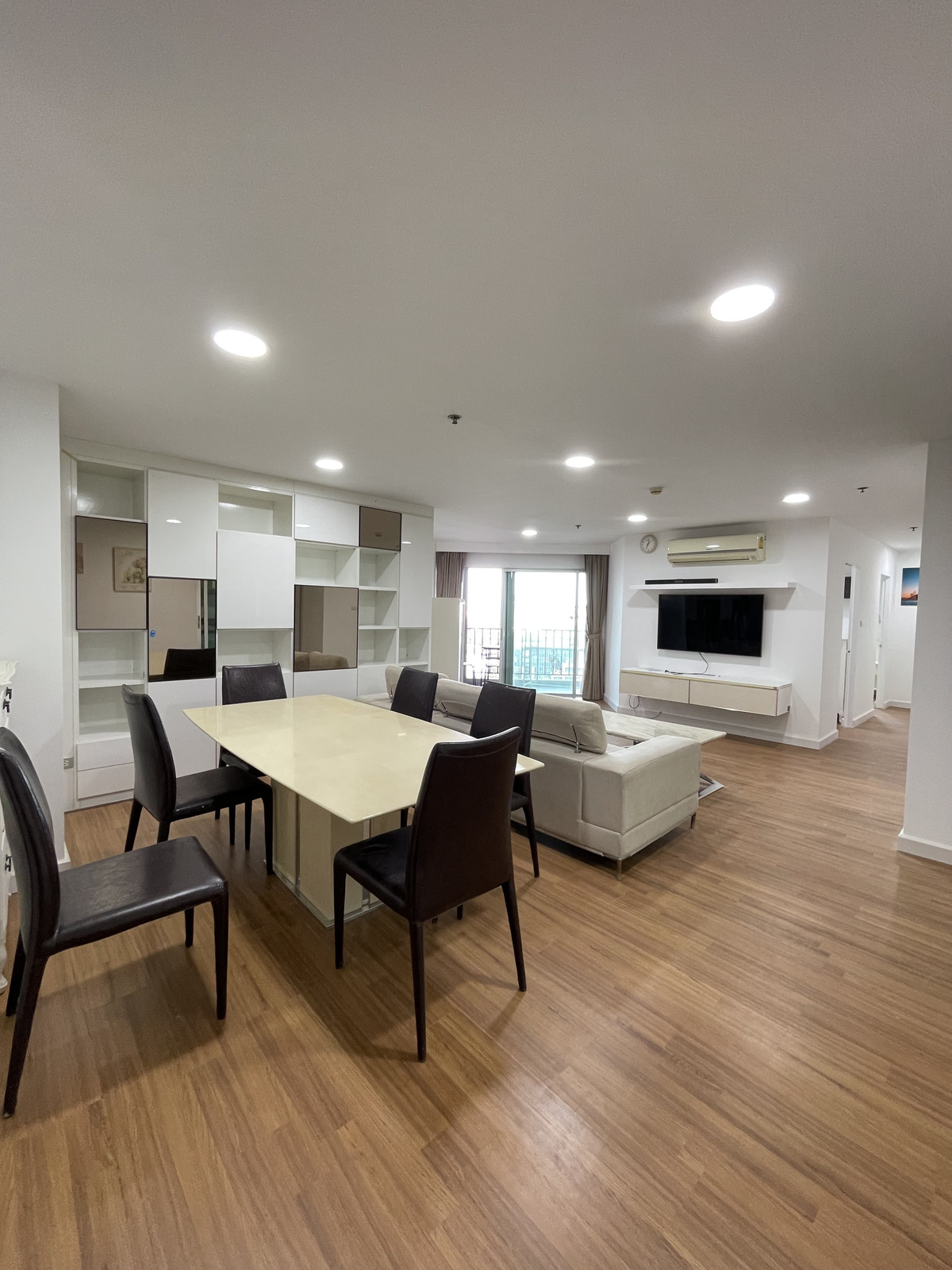 For RentCondoRama9, Petchburi, RCA : Belle Grand Rama9  3 bed 2 bath 102 Sq,m Rental price 50,000 Baht call Nong 096-2615656 Ready to touring everyday  เบล แกรนด์ พระราม 9 3นอน 2น้ำ พื้นที่ 102 ตรม เช่า 50,000 บาท  สนใจโทร น้อง 096-2615656 พร้อมให้นัดหมายเข้าชมทุกวัน   Location : Pharam 9   