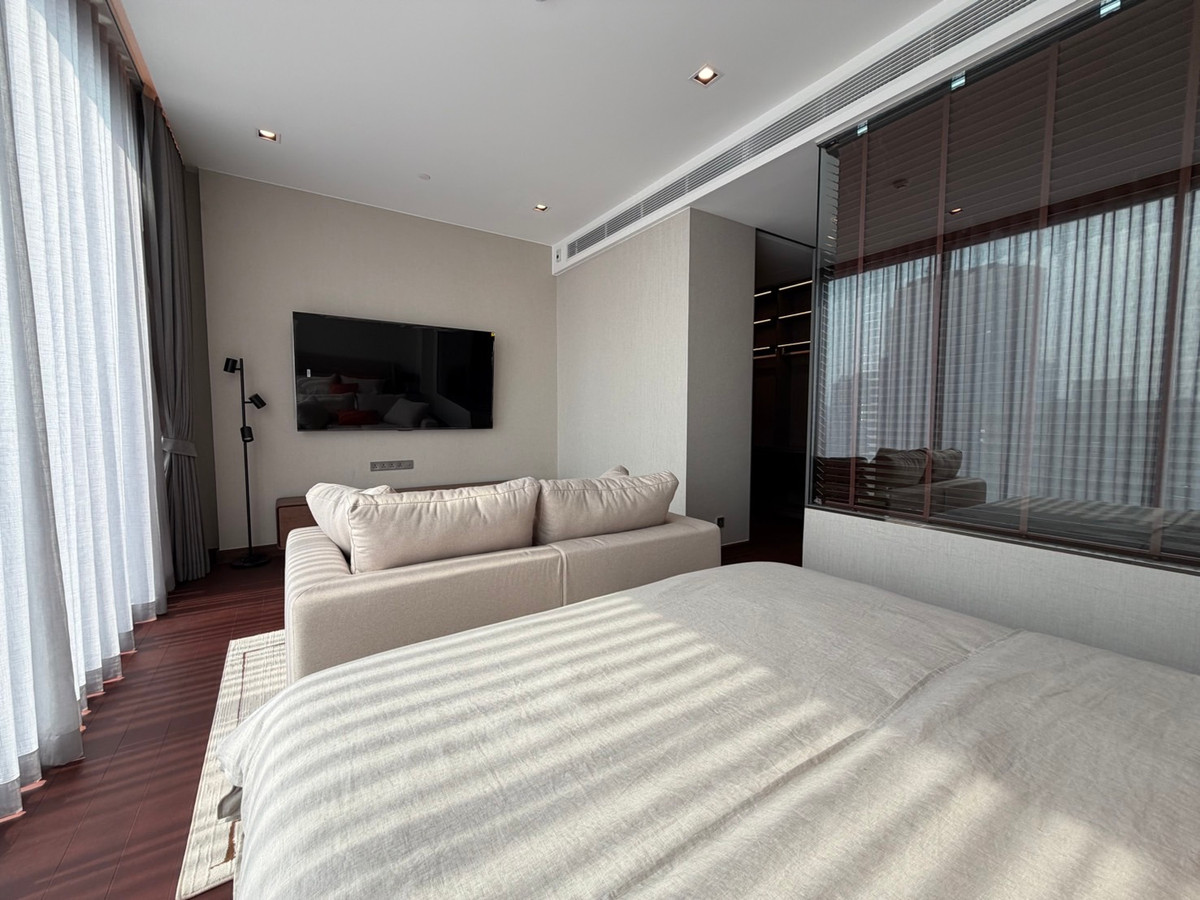 For RentCondoNana, North Nana,Sukhumvit13, Soi Nana : Q1 Sukhumvit, luxury condo, 3 bedrooms, 147.5 sq m, next to BTS Nana, new room.