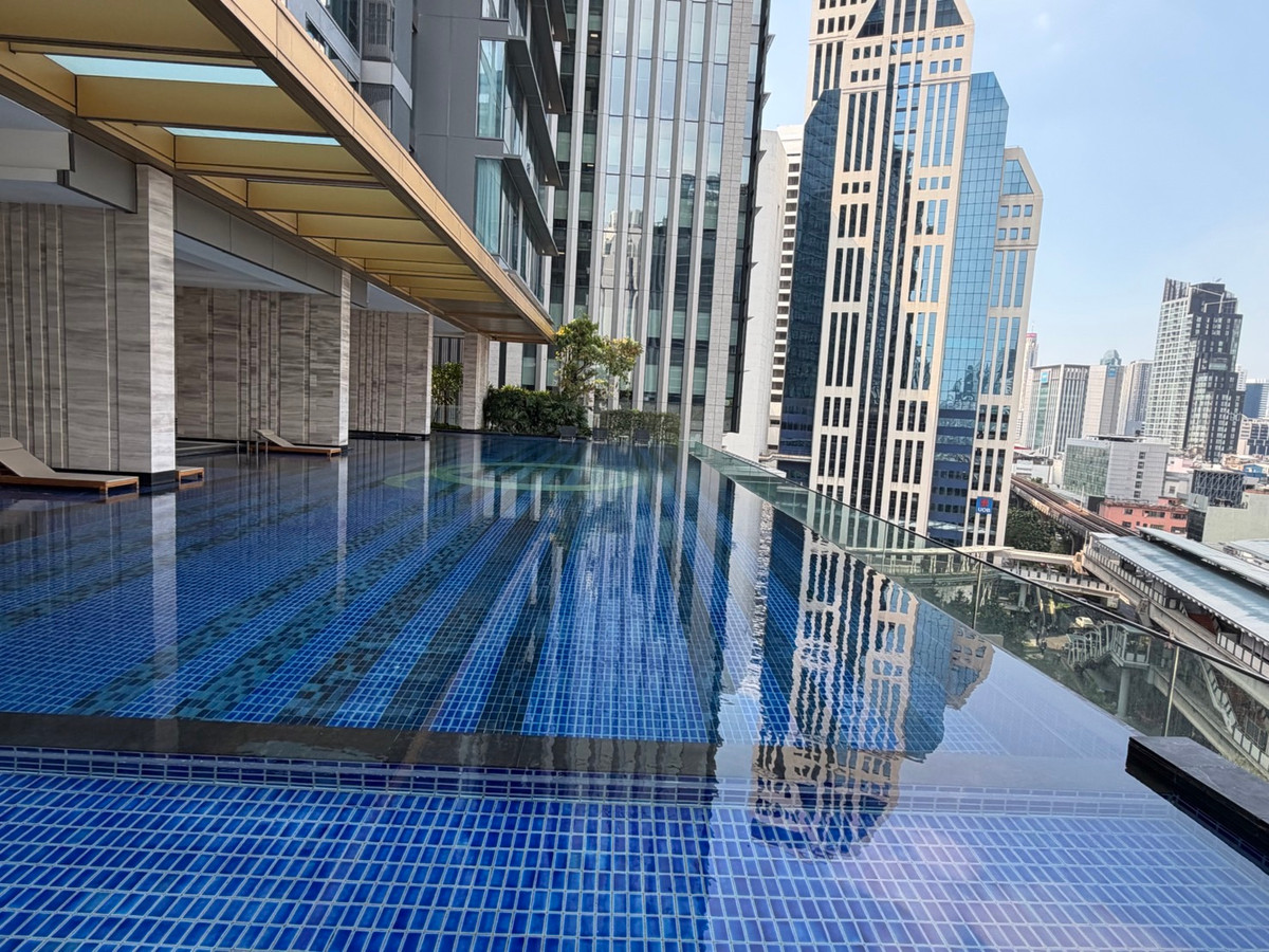 For RentCondoNana, North Nana,Sukhumvit13, Soi Nana : Q1 Sukhumvit, luxury condo, 3 bedrooms, 147.5 sq m, next to BTS Nana, new room.