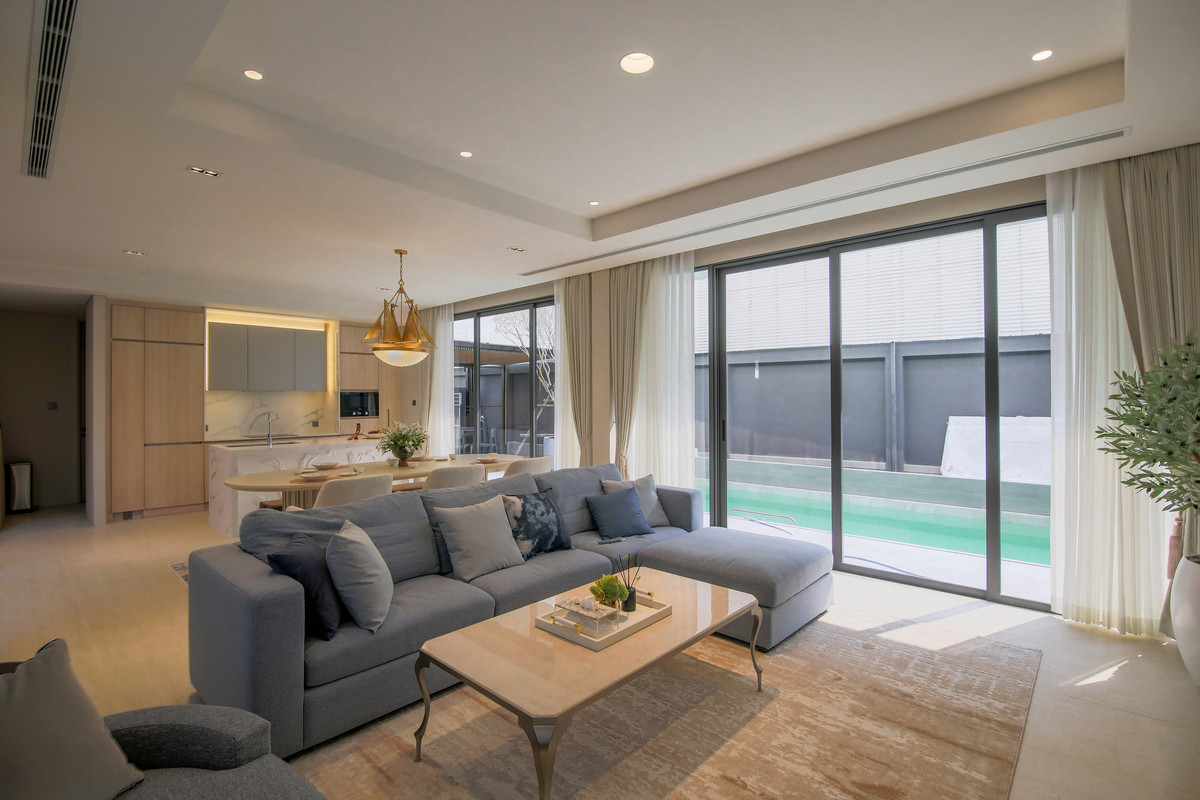 ให้เช่าบ้านพัฒนาการ ศรีนครินทร์ : 🏡 ให้เช่า Super Luxury Pool Villa – The Urban Reserve ✨บ้านเดี่ยว 3 ชั้น ตกแต่งระดับ Masterpiece เฟอร์นำเข้า Designer Brand จาก Chanintr