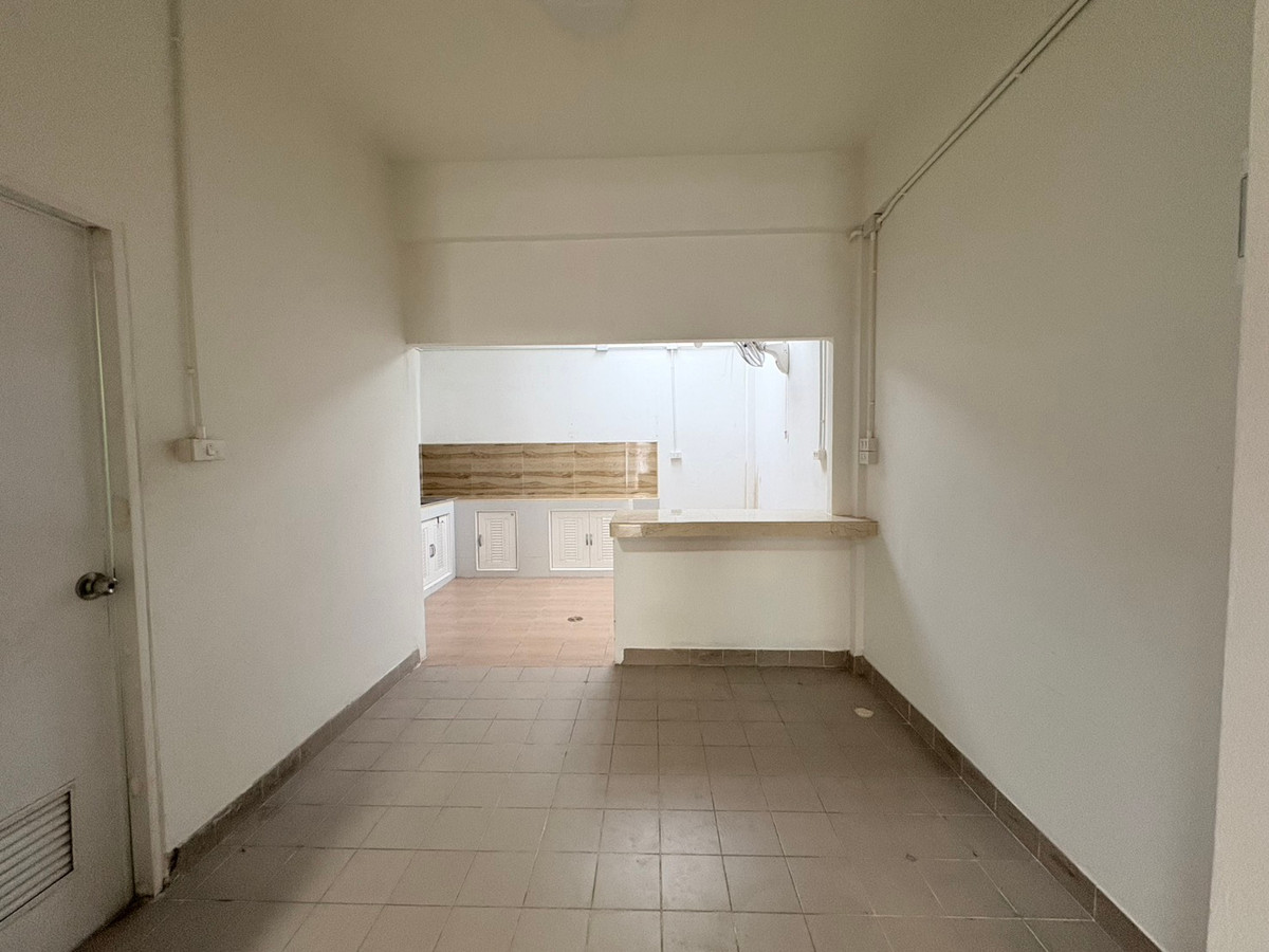 For SaleTownhomeRattanathibet, Sanambinna : 2-story townhouse for sale, The Emerald Park Village, Soi Rewadi 61, Tiwanon Road, near the Purple and Pink Lines.