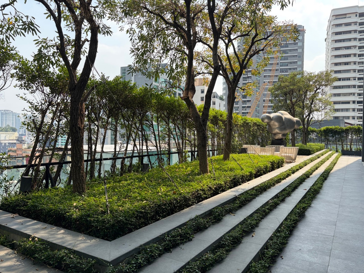 For RentCondoNana, North Nana,Sukhumvit13, Soi Nana : Q1 Sukhumvit, luxury condo, 3 bedrooms, 147.5 sq m, next to BTS Nana, new room.