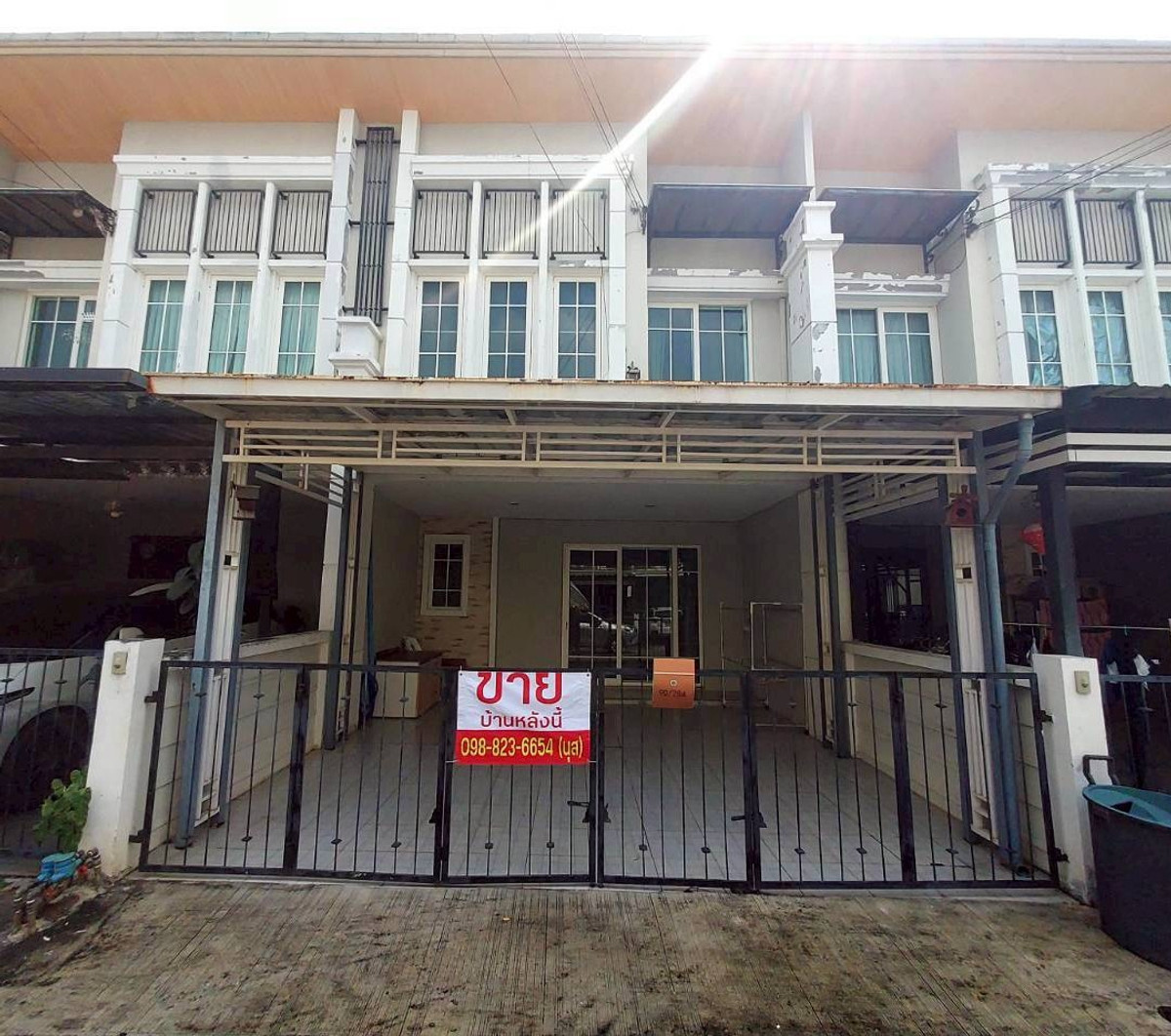 ขายทาวน์โฮมพระราม 5 ราชพฤกษ์ บางกรวย : โกลเด้นซิตี้ จรัญ-ปิ่นเกล้า ทาวน์เฮ้าส์จรัญ พร้อมอยู่ เดินทางสะดวก ใกล้สะพานปิ่นเกล้า สะพานซังฮี้ ทางด่วน สะพานพระราม7