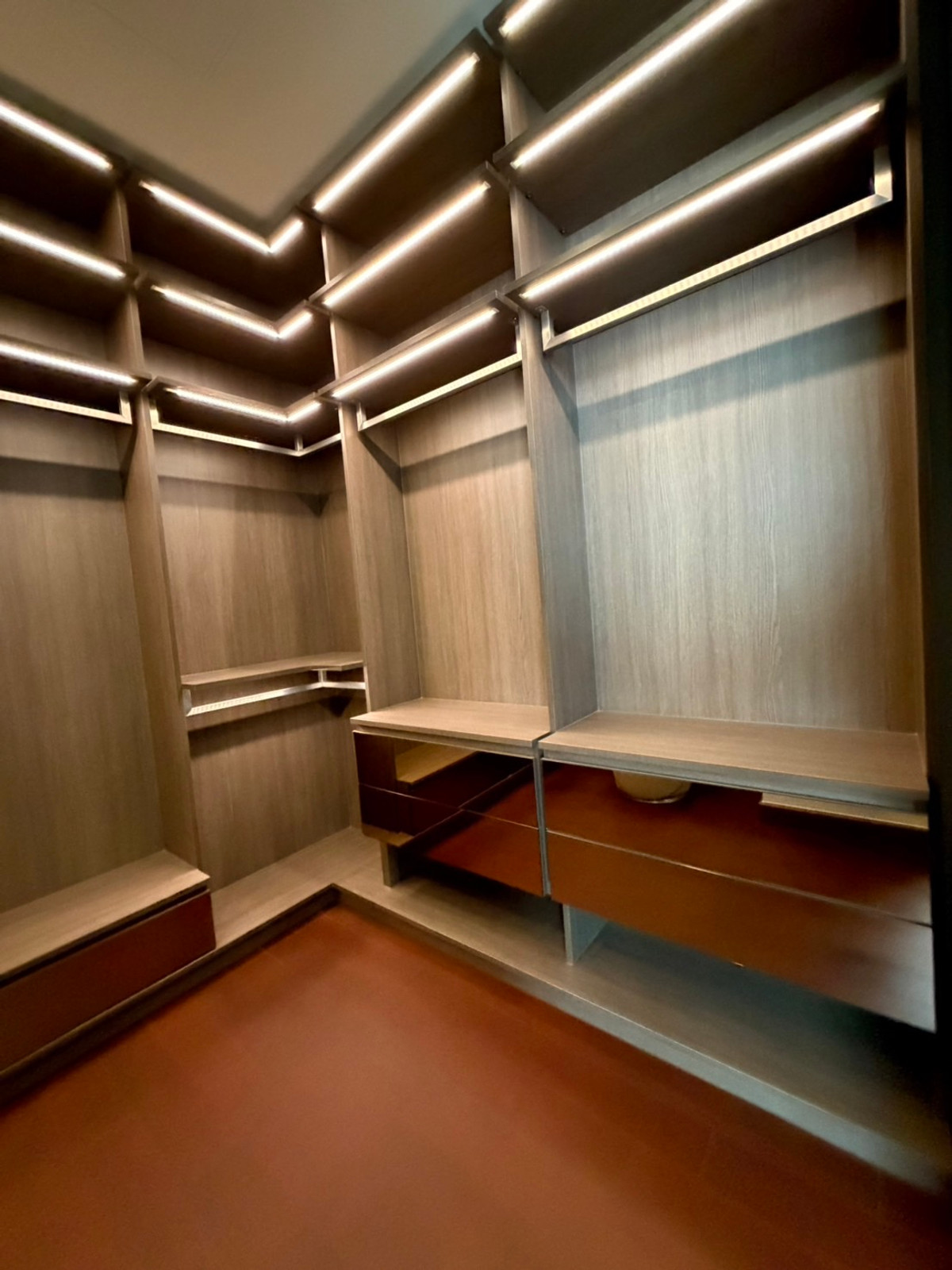 For RentCondoNana, North Nana,Sukhumvit13, Soi Nana : Q1 Sukhumvit, luxury condo, 3 bedrooms, 147.5 sq m, next to BTS Nana, new room.