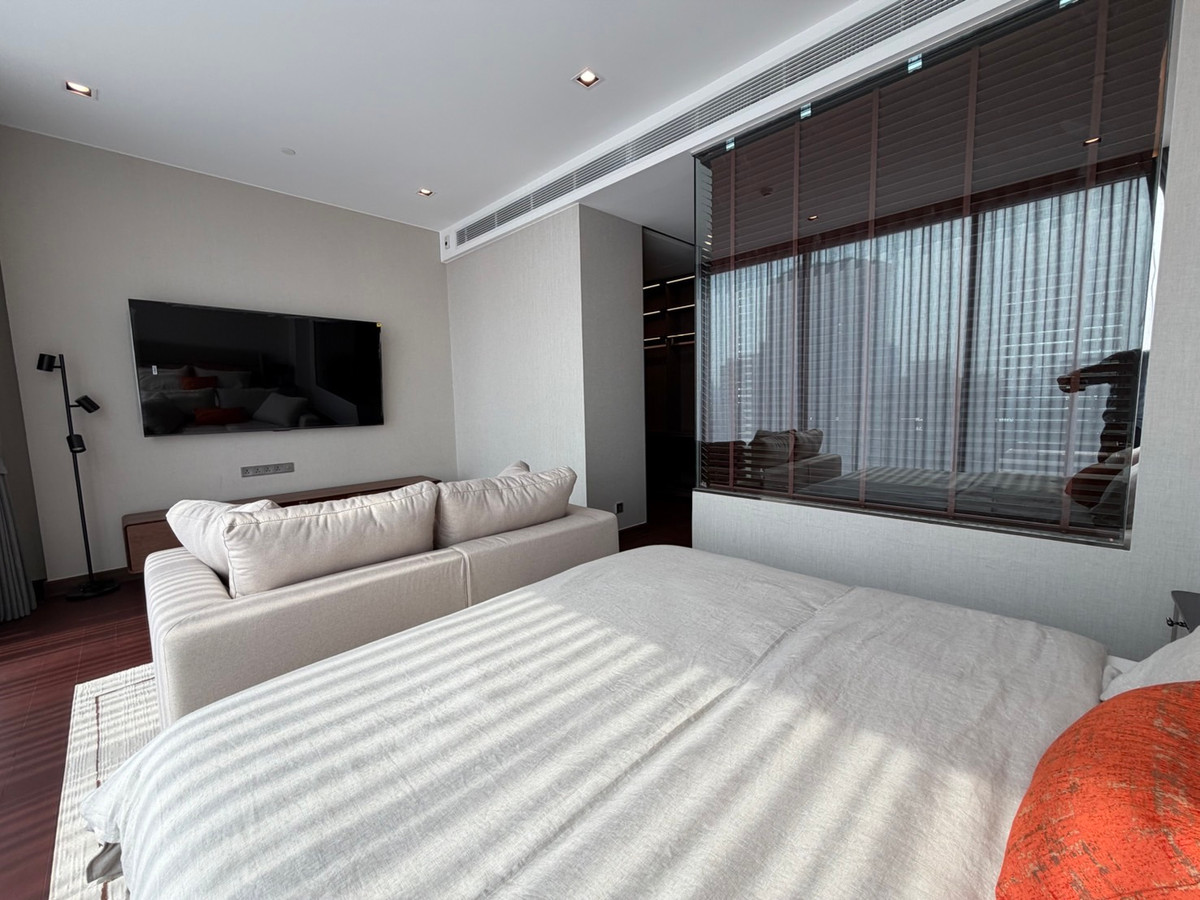 For RentCondoNana, North Nana,Sukhumvit13, Soi Nana : Q1 Sukhumvit, luxury condo, 3 bedrooms, 147.5 sq m, next to BTS Nana, new room.