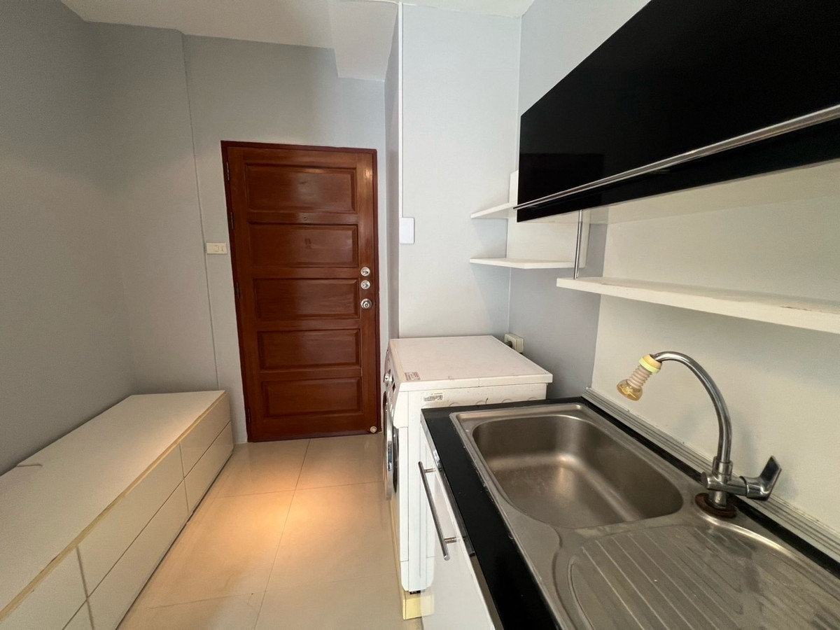 ให้เช่าคอนโดรัชดา ห้วยขวาง : 🏢 "กลางกรุง รีสอร์ท" คอนโดใจกลางเมืองที่ร่มรื่นที่สุด!(1นอน1น้ำ รับแขก)
ใกล้ ม.หอการค้า รับนักศึกษา 
✅ ห้องสะอาด แบ่งสัดส่วนดี น่าอยู่มาก
✅ ใกล้ MRT ห้วยขวาง / The Street / ตลาดห้วยขวาง