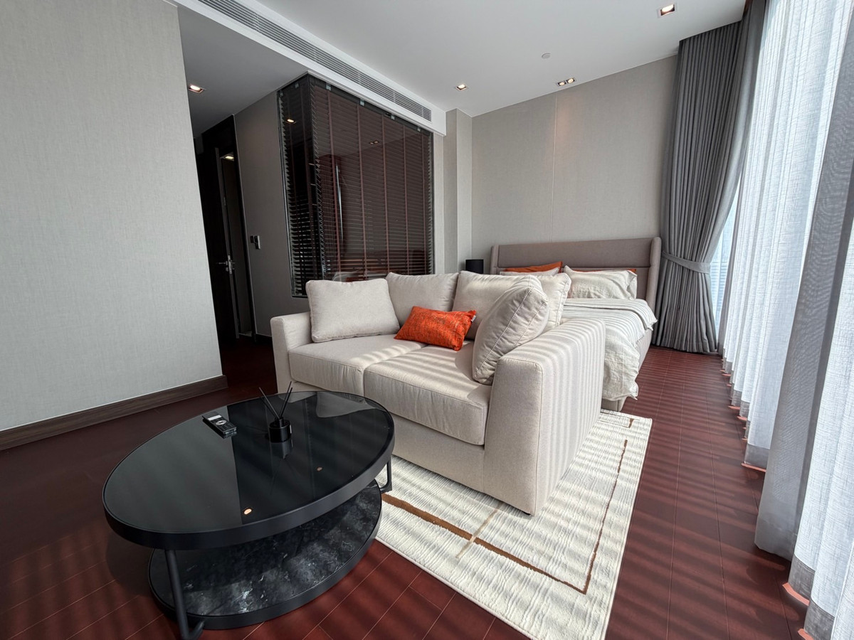 For RentCondoNana, North Nana,Sukhumvit13, Soi Nana : Q1 Sukhumvit, luxury condo, 3 bedrooms, 147.5 sq m, next to BTS Nana, new room.