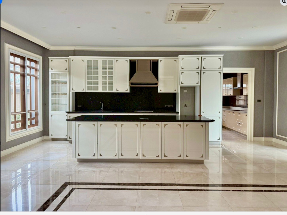 For RentVipawadee, Don Mueang, Lak Si : For Rent: Luxury Private Pool Villa on 1-Rai Land | Sanwhee 5 Area | Spacious Family Home A rare custom-built luxury detached pool villa on a large 1-rai land plot, offering expansive living space