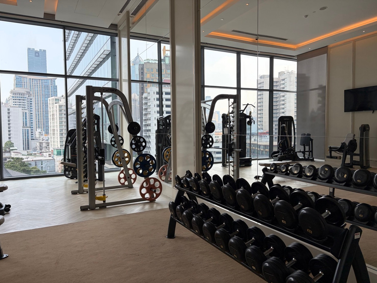 For RentCondoNana, North Nana,Sukhumvit13, Soi Nana : Q1 Sukhumvit, luxury condo, 3 bedrooms, 147.5 sq m, next to BTS Nana, new room.