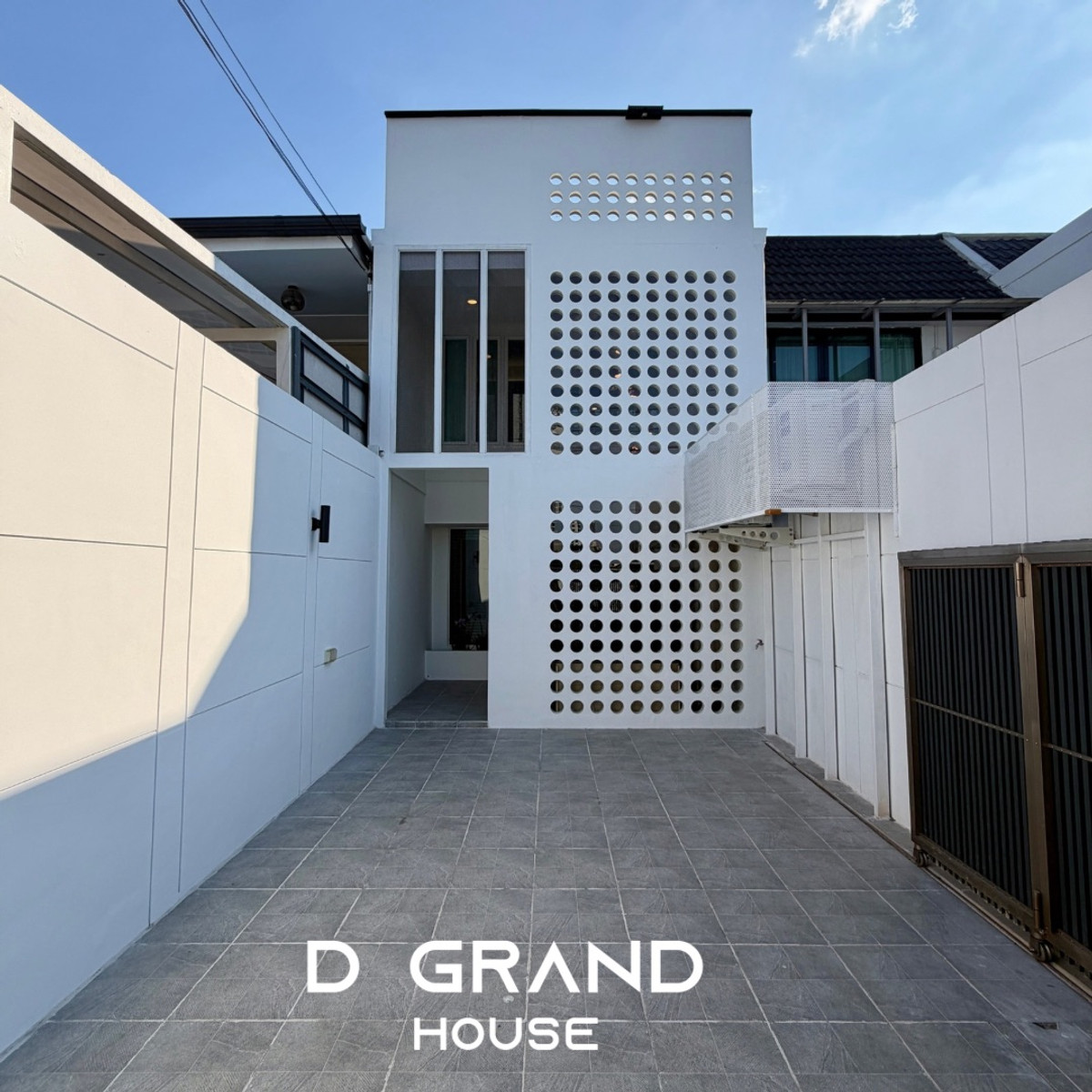 For SaleTownhomeOnnut, Udomsuk : Newly renovated townhouse, Sukhumvit 71, minimalist, warm, feels like a whole new house ✨ Real residential urban zone. and is preferred by foreigners