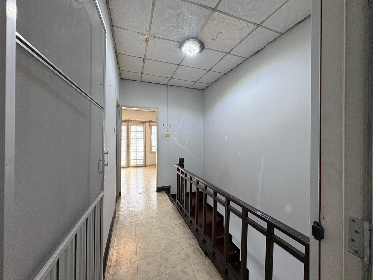 For SaleTownhomeRattanathibet, Sanambinna : 2-story townhouse for sale, The Emerald Park Village, Soi Rewadi 61, Tiwanon Road, near the Purple and Pink Lines.