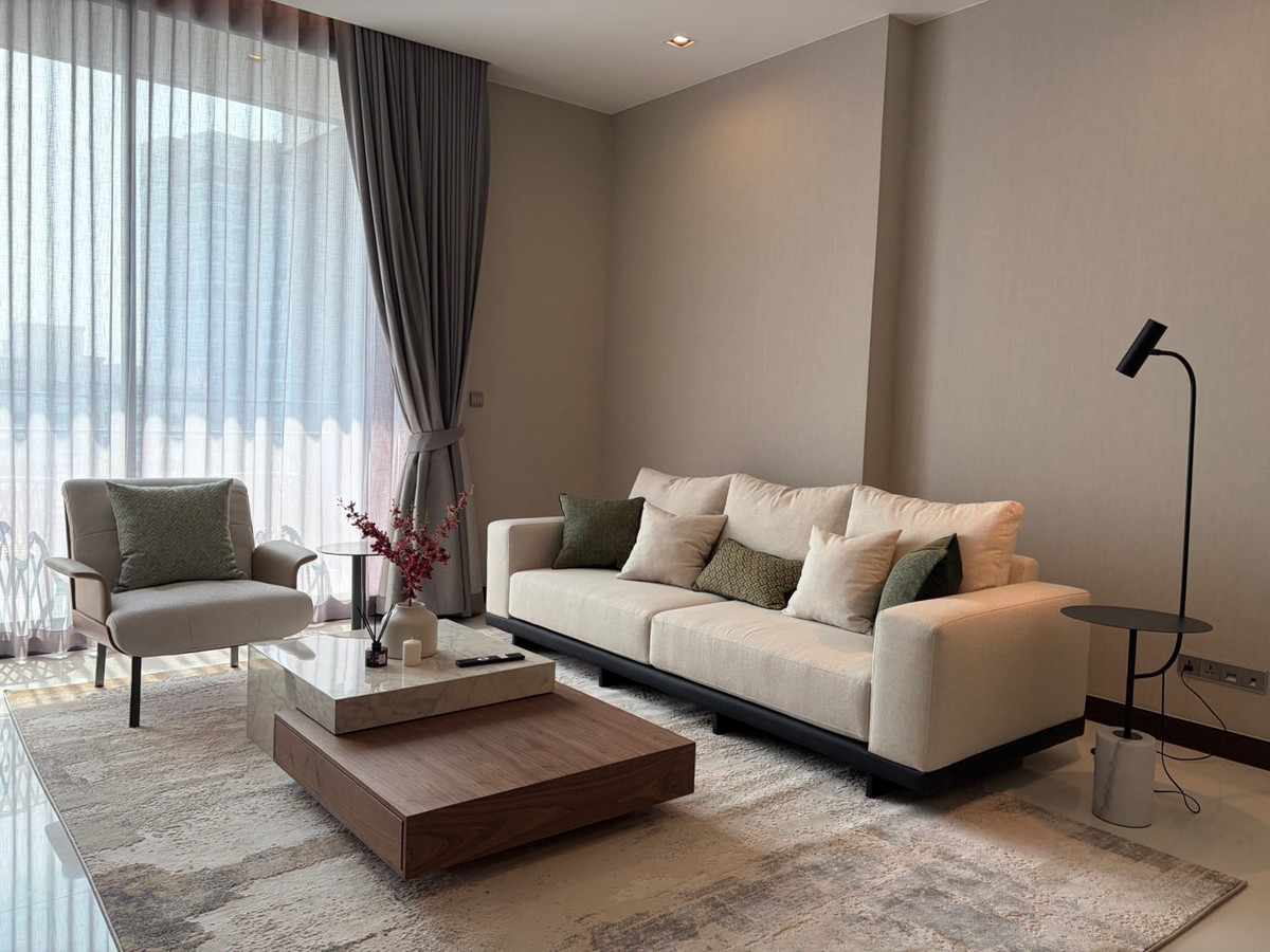 For RentCondoNana, North Nana,Sukhumvit13, Soi Nana : Q1 Sukhumvit, luxury condo, 3 bedrooms, 147.5 sq m, next to BTS Nana, new room.