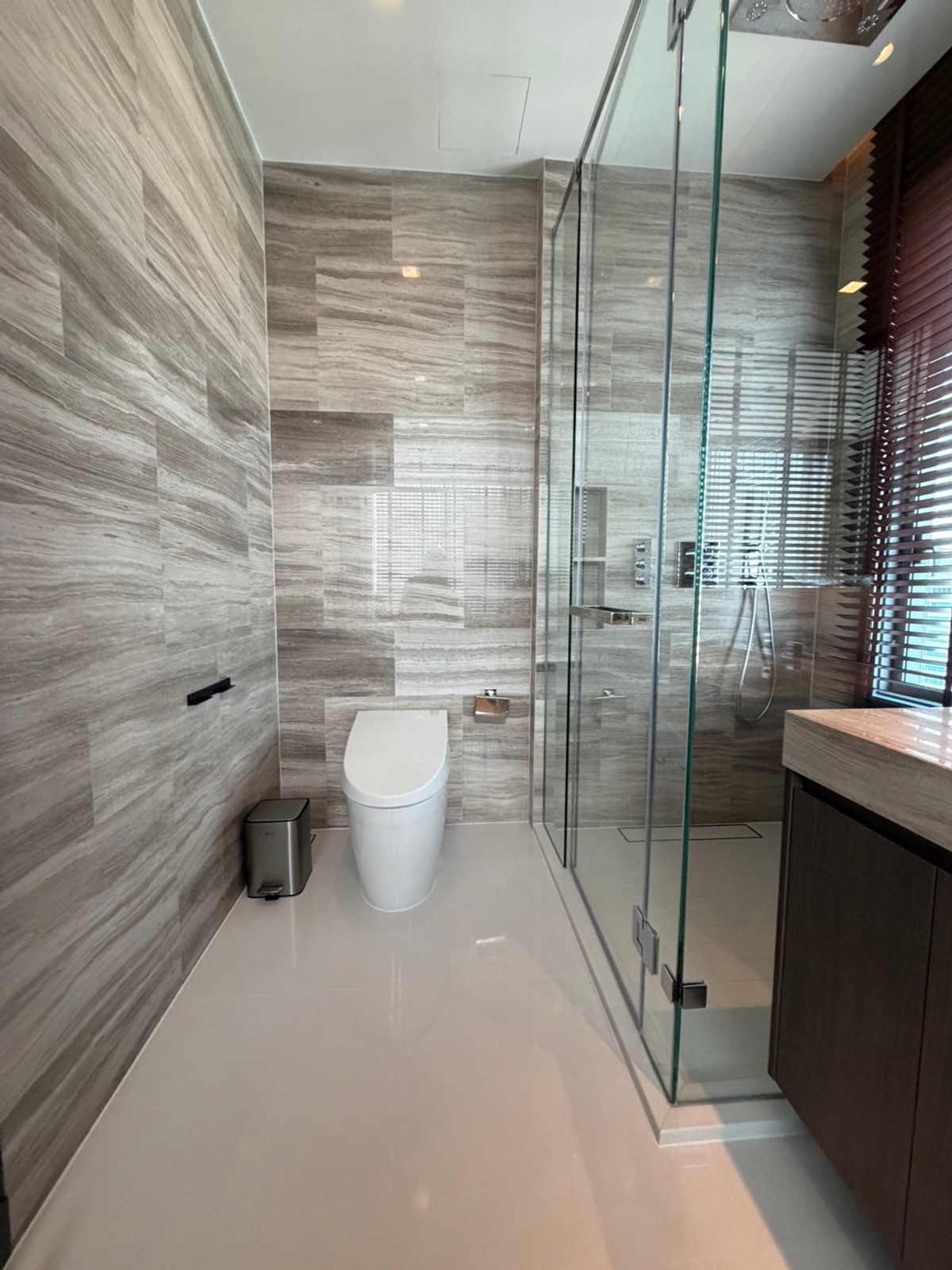 For RentCondoNana, North Nana,Sukhumvit13, Soi Nana : Q1 Sukhumvit, luxury condo, 3 bedrooms, 147.5 sq m, next to BTS Nana, new room.