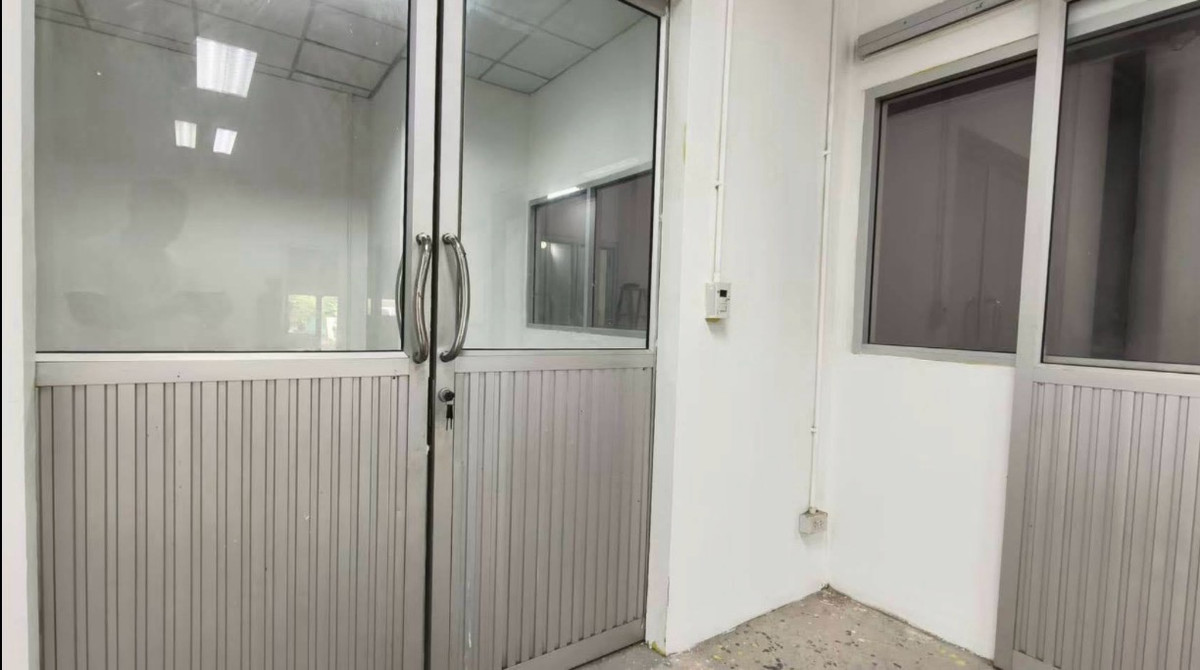 ให้เช่าโกดังลาดกระบัง สุวรรณภูมิ : ให้เช่าโกดัง ซอยลาดกระบัง42 ซอยในสุด เป็นส่วนตัว ที่จอดรถเยอะ