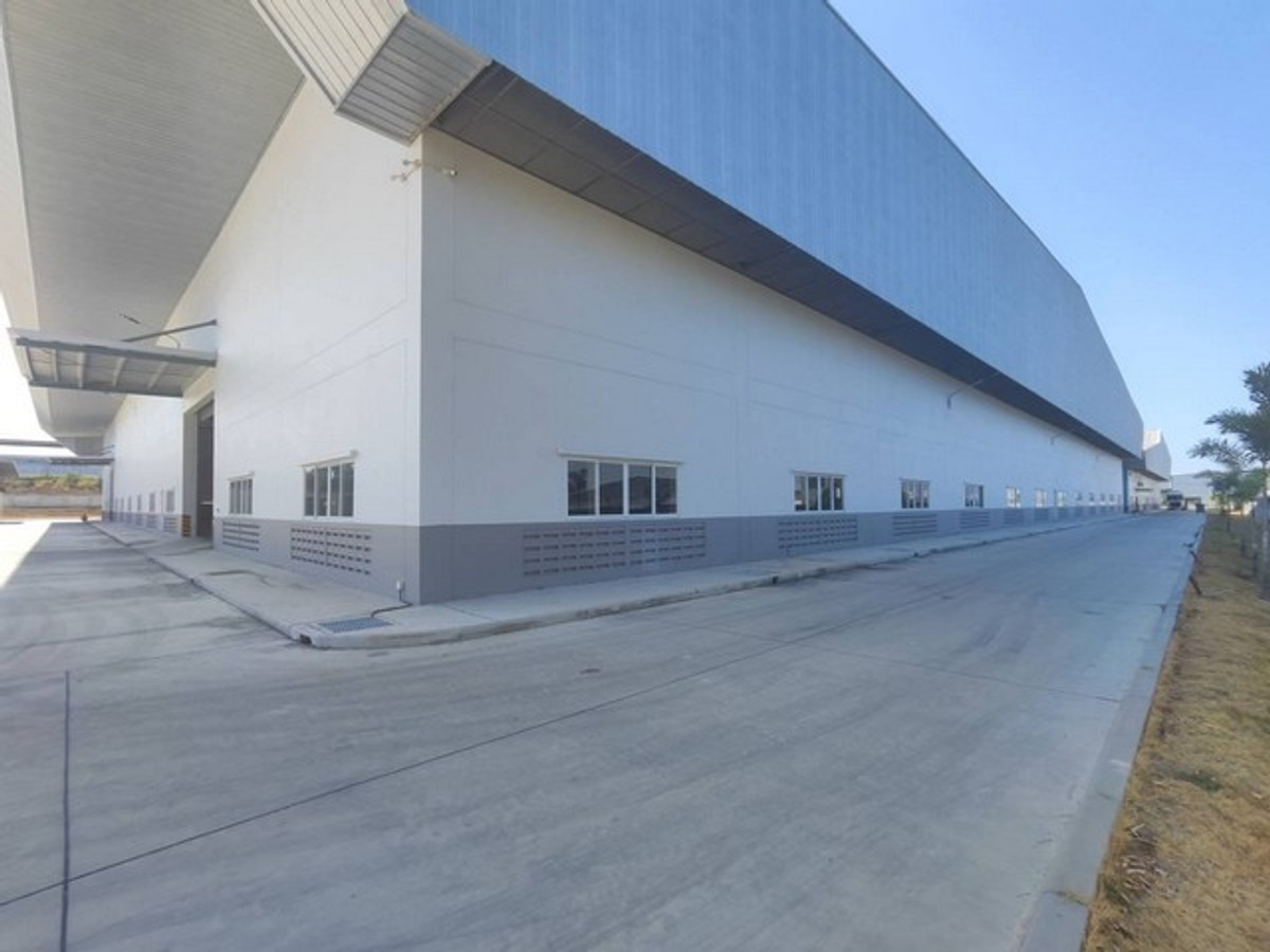 For RentWarehouseRayong : Code C7013 for sale and rent, 2-story detached house, area 1 rai, has a private swimming pool. In Soi Chaengwattana 14, near Chaengwattana BTS station.