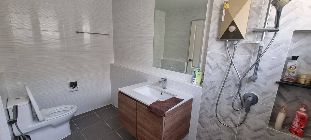 ขายบ้านพระราม 5 ราชพฤกษ์ บางกรวย : บ้านเดี่ยว เซนโทร ราชพฤกษ์ - สวนผัก 3 / 4 ห้องนอน (ขาย), Centro Ratchaphruek - Suanphak 3 / Detached House 4 Bedrooms (FOR SALE) AOM029