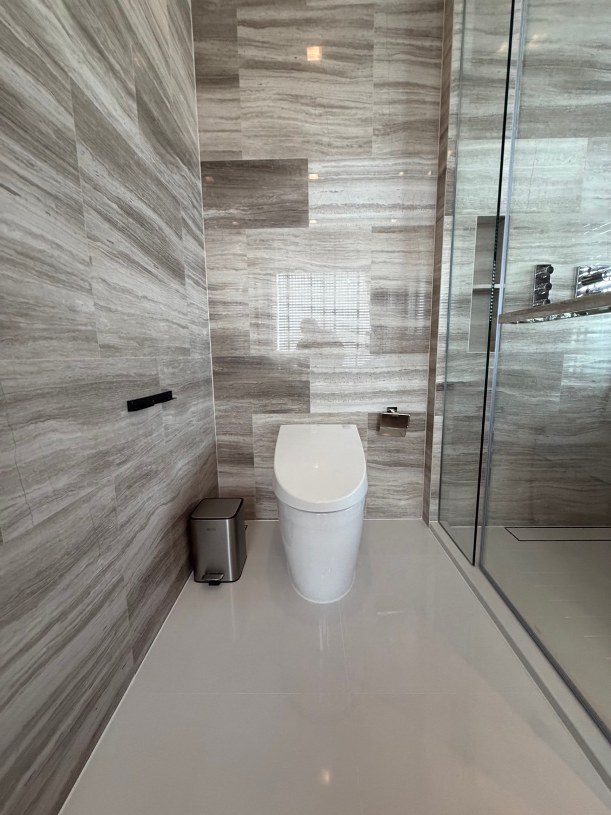 For RentCondoNana, North Nana,Sukhumvit13, Soi Nana : Q1 Sukhumvit, luxury condo, 3 bedrooms, 147.5 sq m, next to BTS Nana, new room.