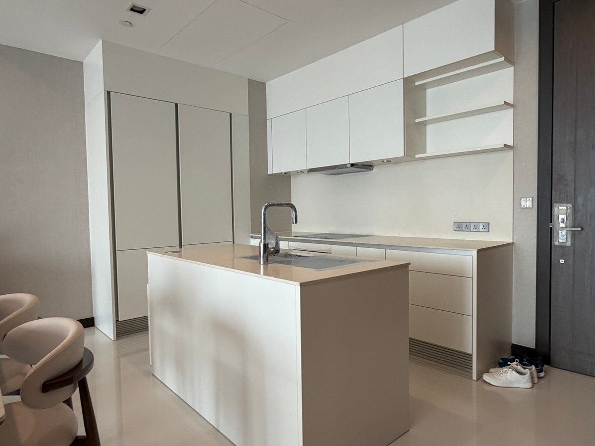 For RentCondoNana, North Nana,Sukhumvit13, Soi Nana : Q1 Sukhumvit, luxury condo, 3 bedrooms, 147.5 sq m, next to BTS Nana, new room.